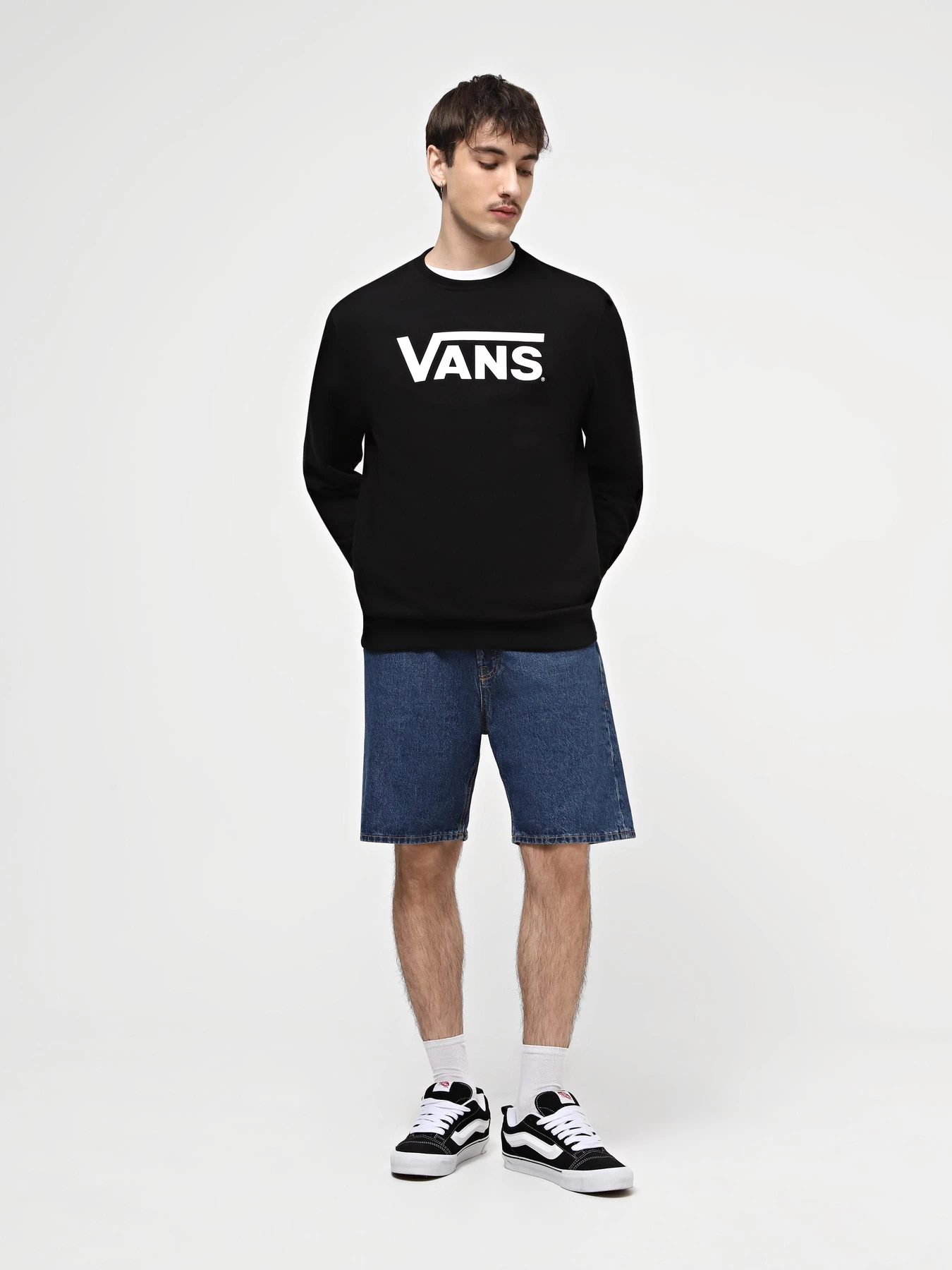 Худи и свитшоты Vans Classic Crew-B модель VN0A7Y3UBLK1 Худи и свитшоты Vans Classic Crew-B модель VN0A7Y3UBLK1 Фото