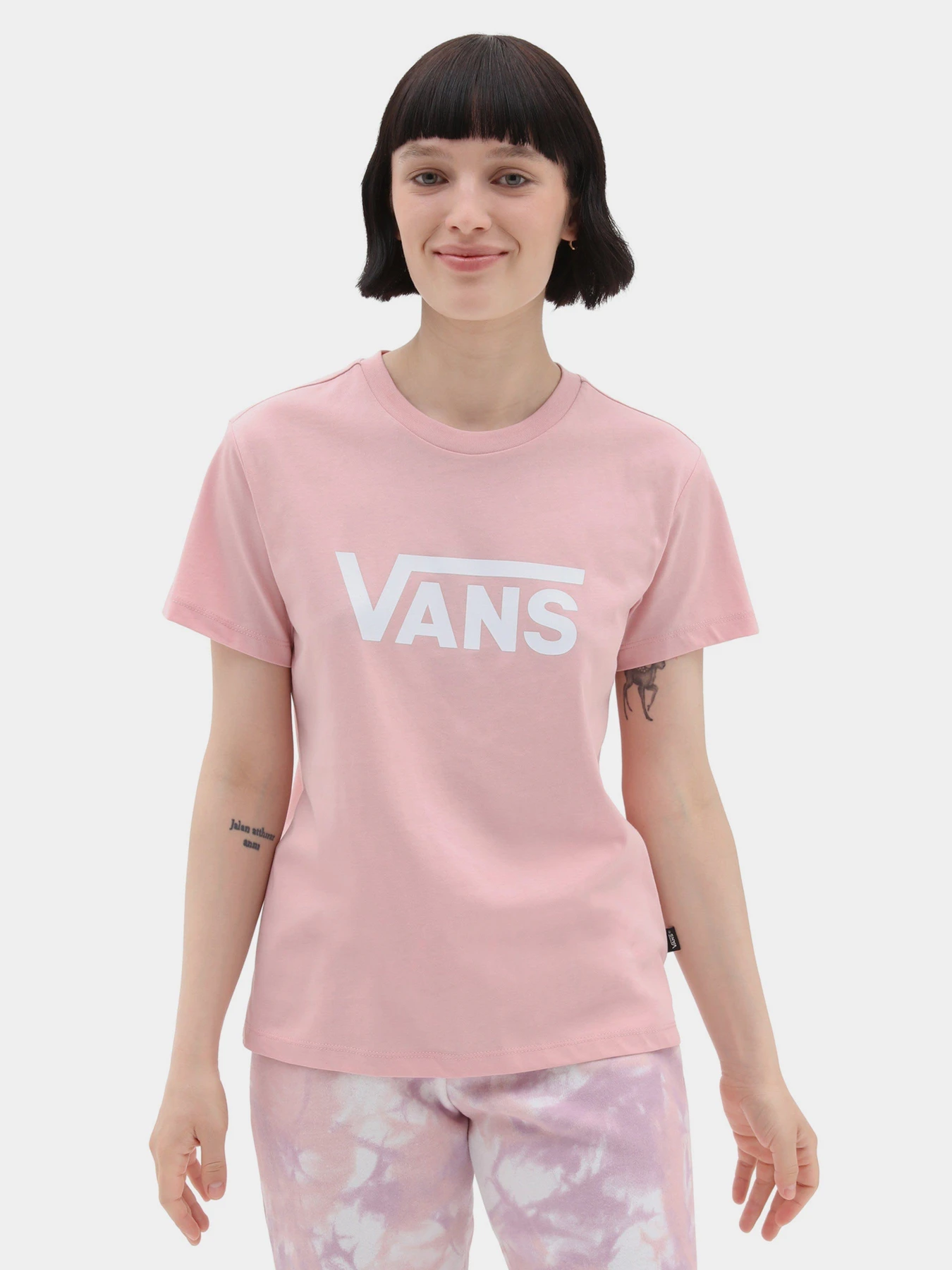 Футболки і поло Vans Wm Drop V Ss Crew-B модель VN0A5HNMBEB1 Футболки і поло Vans Wm Drop V Ss Crew-B модель VN0A5HNMBEB1 Фото