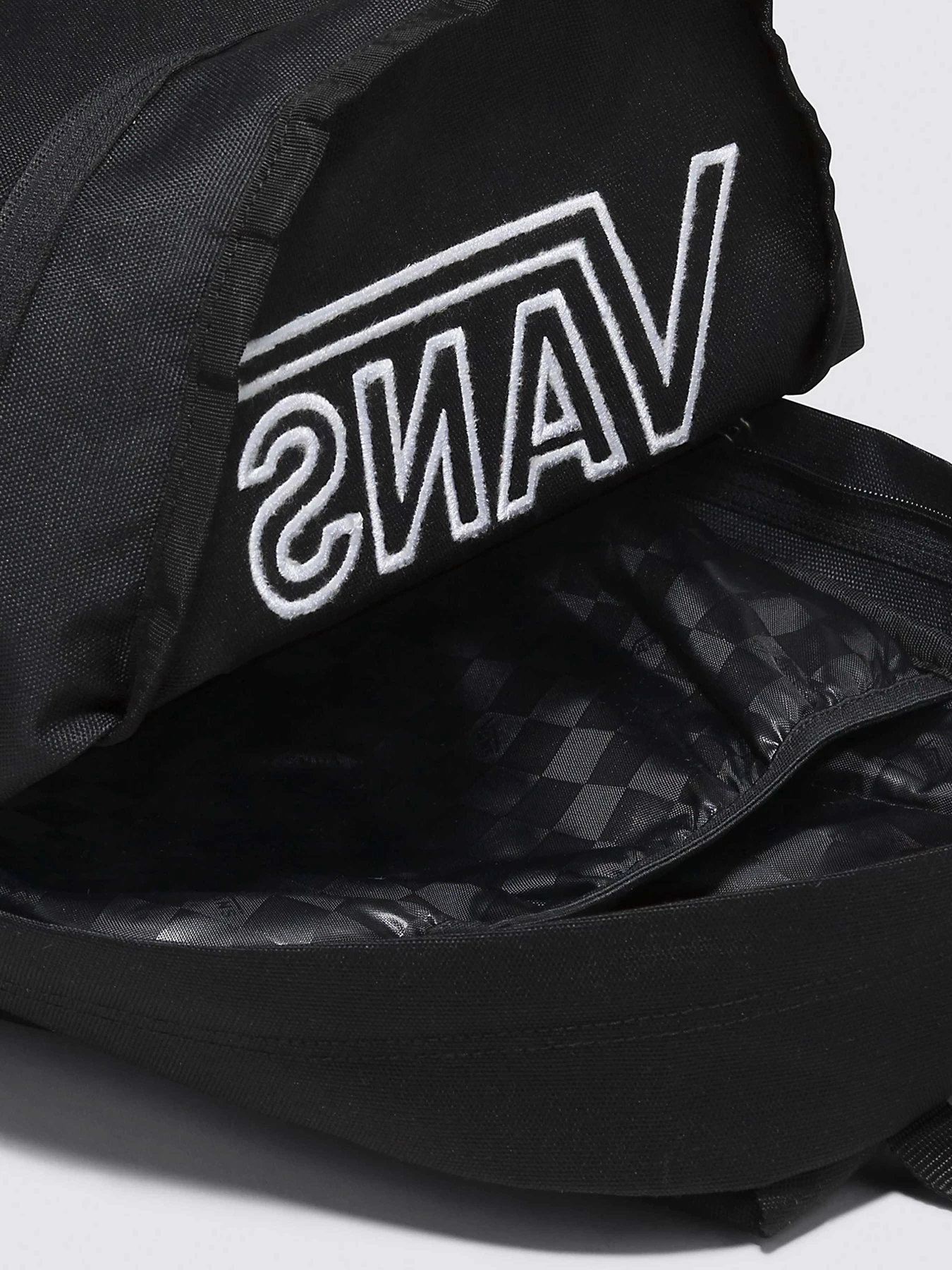 Рюкзаки Vans New Skool модель VN000628BLK1 Рюкзаки Vans New Skool модель VN000628BLK1 Фото