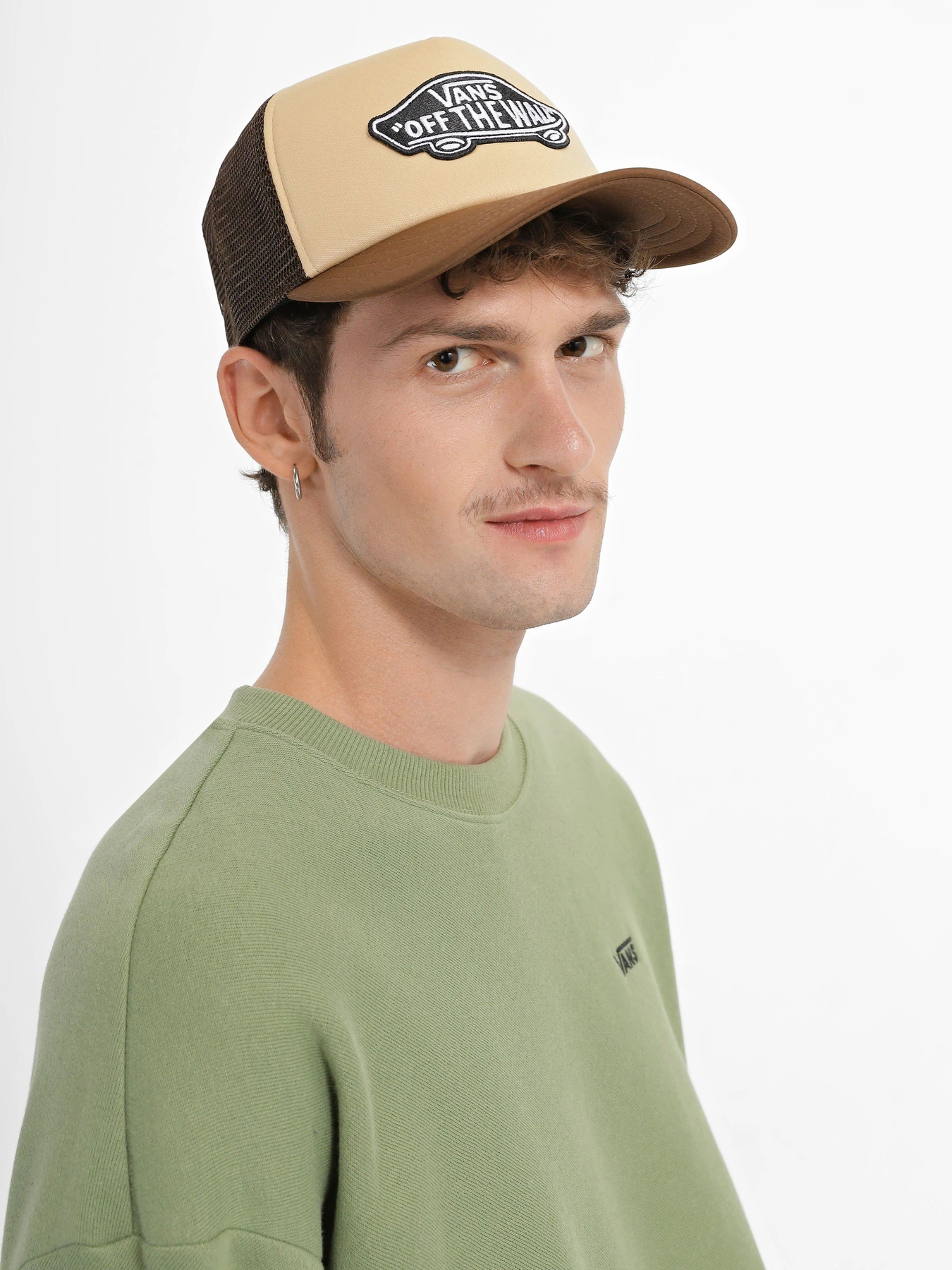 Шапки та кепки Vans Classic Patch Curved Bill Trucker модель VN00066X0E01 Шапки та кепки Vans Classic Patch Curved Bill Trucker модель VN00066X0E01 Фото