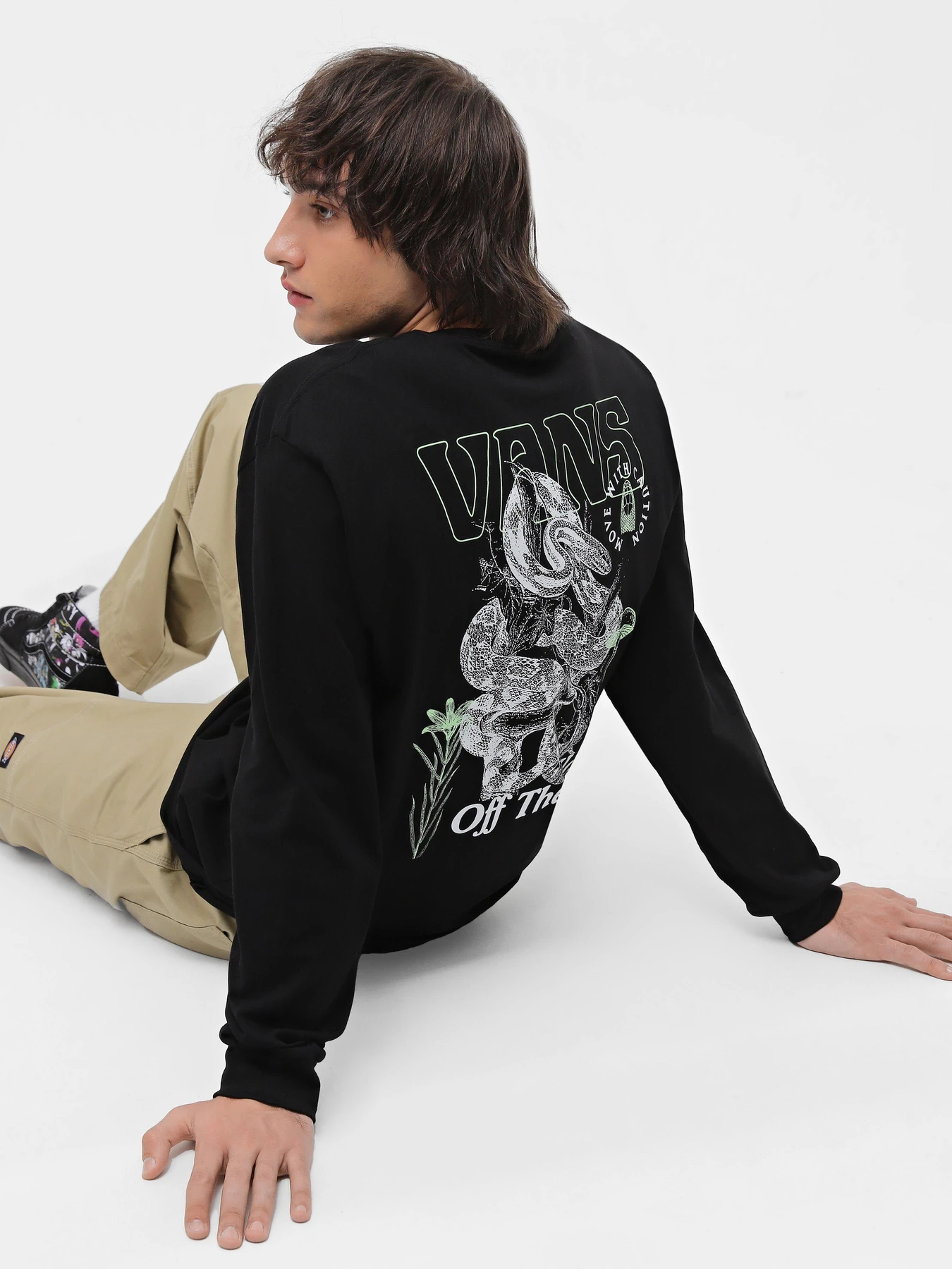 Худи и свитшоты Vans Distorted Snake модель VN0008TABLK1 Худи и свитшоты Vans Distorted Snake модель VN0008TABLK1 Фото