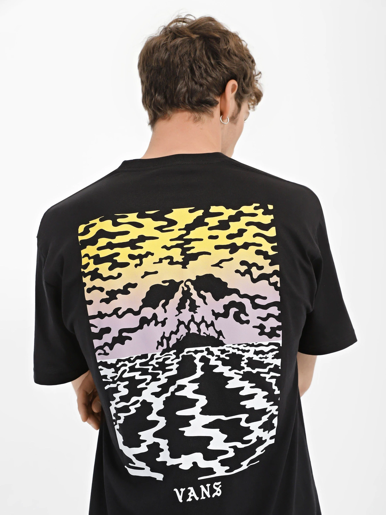 Футболки и поло Vans Doom Volcano модель VN0008SHBLK1 Футболки и поло Vans Doom Volcano модель VN0008SHBLK1 Фото