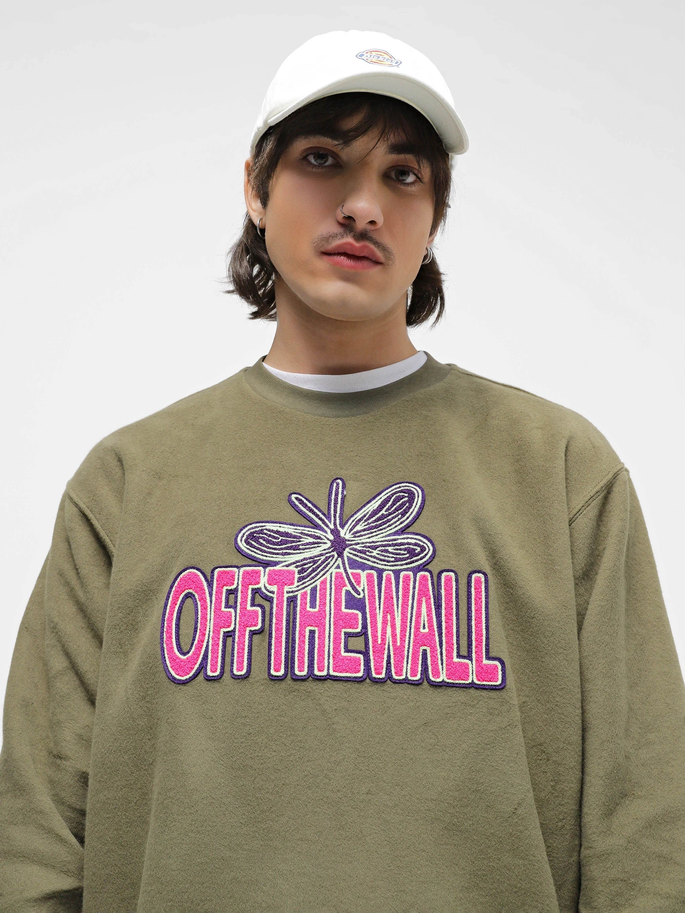 Худи и свитшоты Vans Bugged Out Crew модель VN0008UGKCZ1 Худи и свитшоты Vans Bugged Out Crew модель VN0008UGKCZ1 Фото
