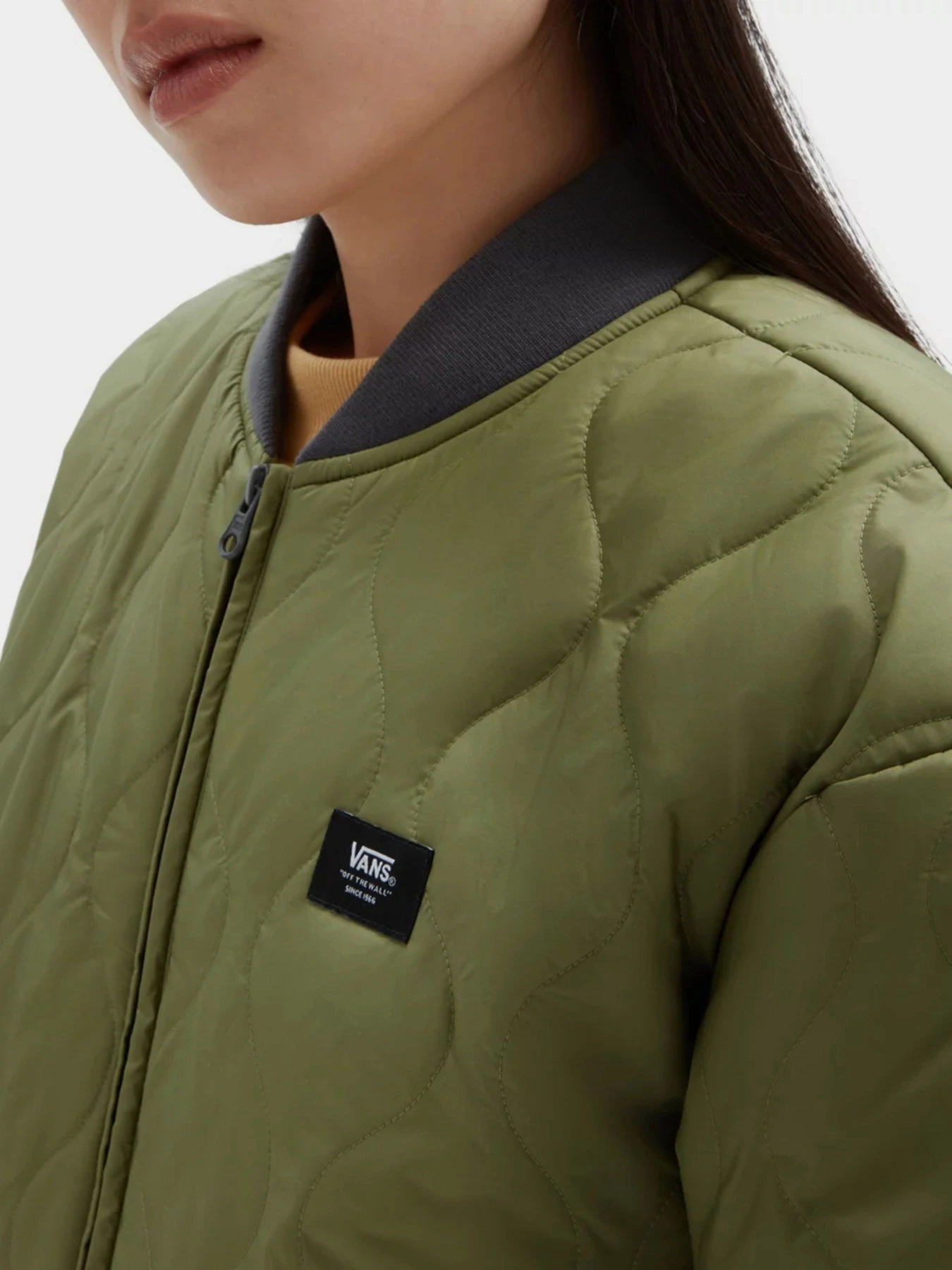 Куртки и дубленки Vans Pickett Bomber модель VN00075EZBF1 Куртки и дубленки Vans Pickett Bomber модель VN00075EZBF1 Фото