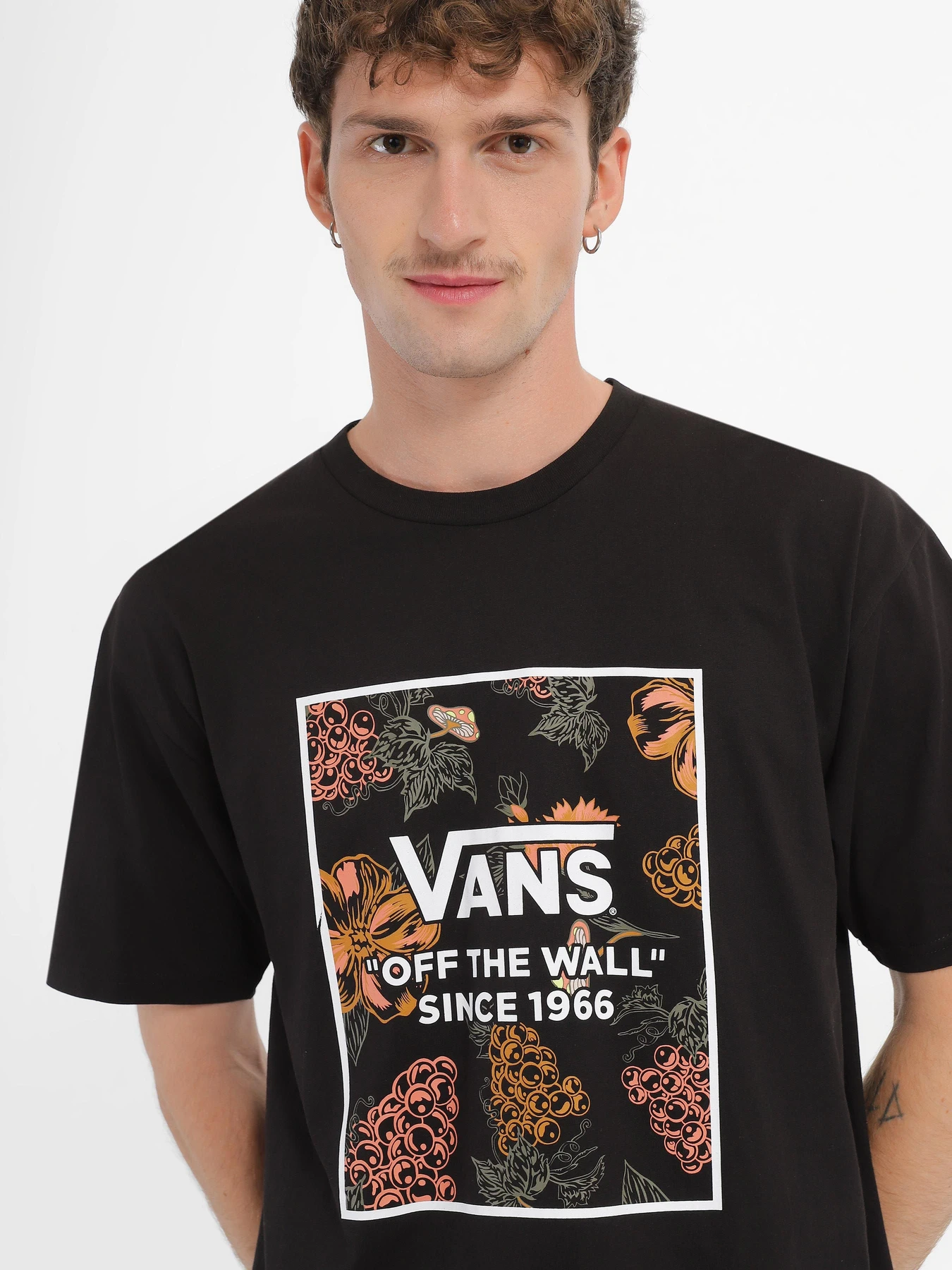 Футболки и поло Vans Box Garden Logo модель VN000AF6BLK1 Футболки и поло Vans Box Garden Logo модель VN000AF6BLK1 Фото
