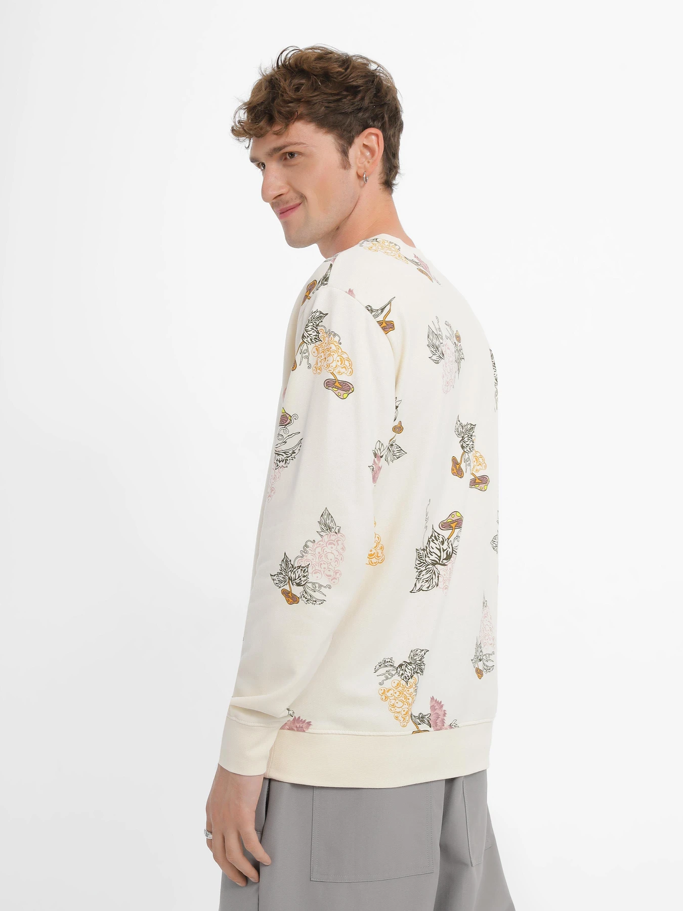 Худи и свитшоты Vans All Over Print Crew Fleece модель VN000ARY3KS1 Худи и свитшоты Vans All Over Print Crew Fleece модель VN000ARY3KS1 Фото