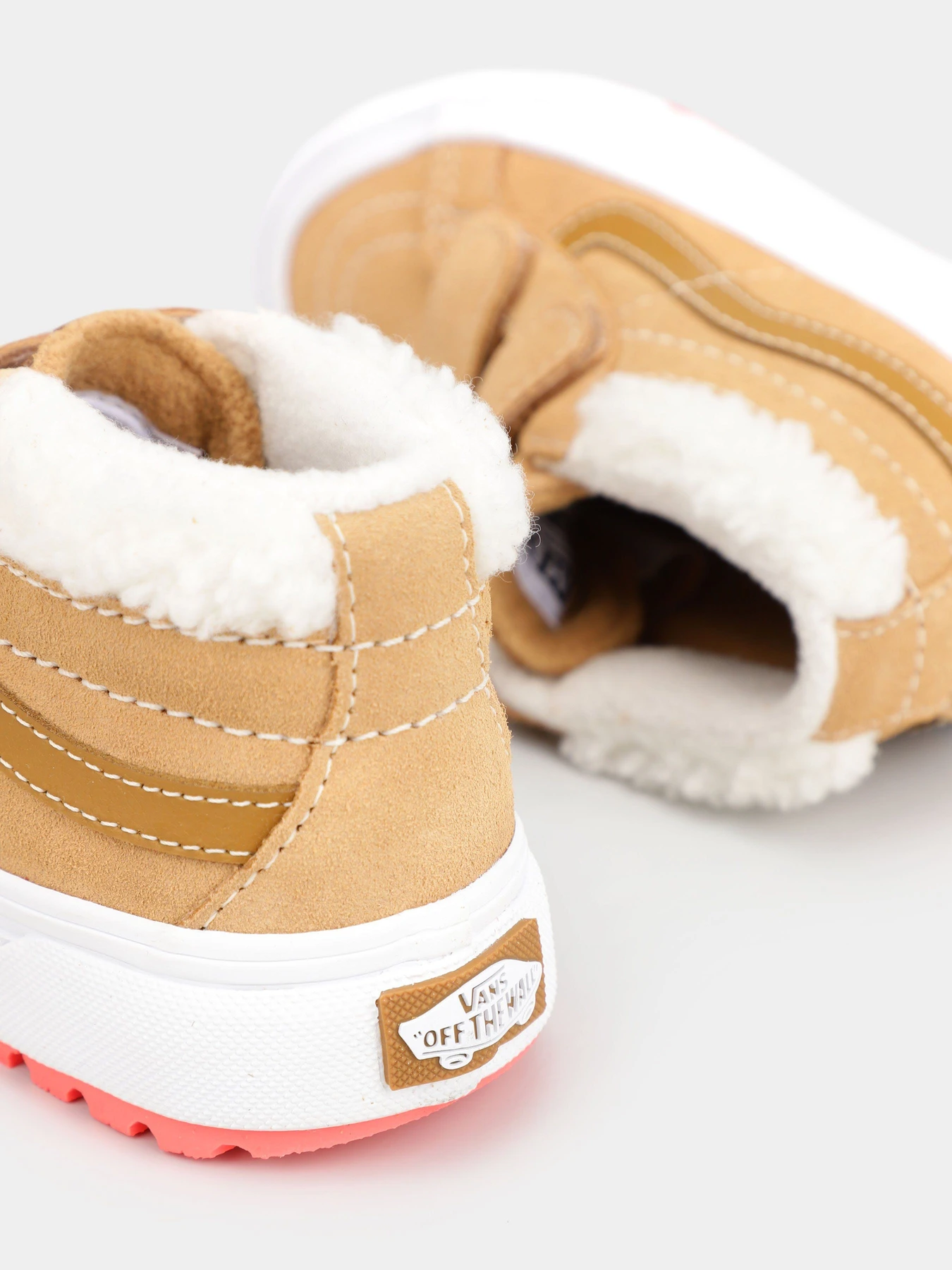 Кеды Vans Sk8-Hi Mid модель VN0A5KROBF01 Кеды Vans Sk8-Hi Mid модель VN0A5KROBF01 Фото