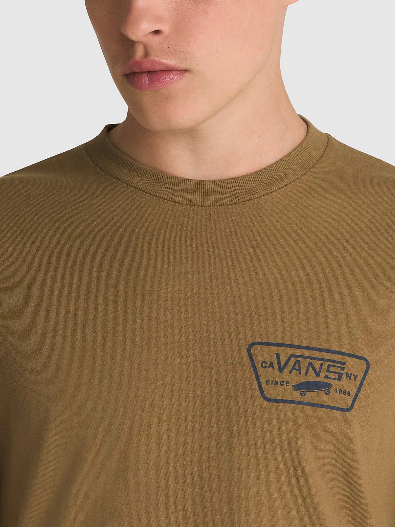 Худи и свитшоты Vans Full Patch модель VN0A2XCMBYW1 Худи и свитшоты Vans Full Patch модель VN0A2XCMBYW1 Фото