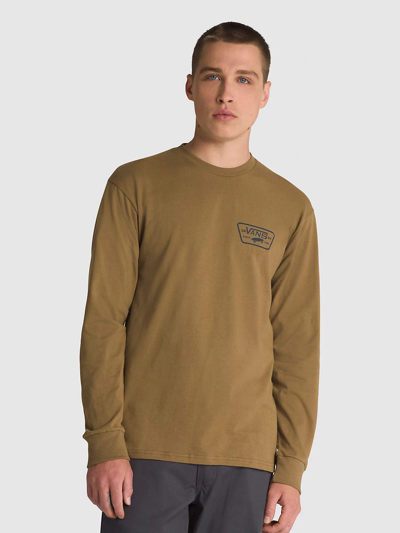 Худи и свитшоты Vans Full Patch модель VN0A2XCMBYW1 Худи и свитшоты Vans Full Patch модель VN0A2XCMBYW1 Фото