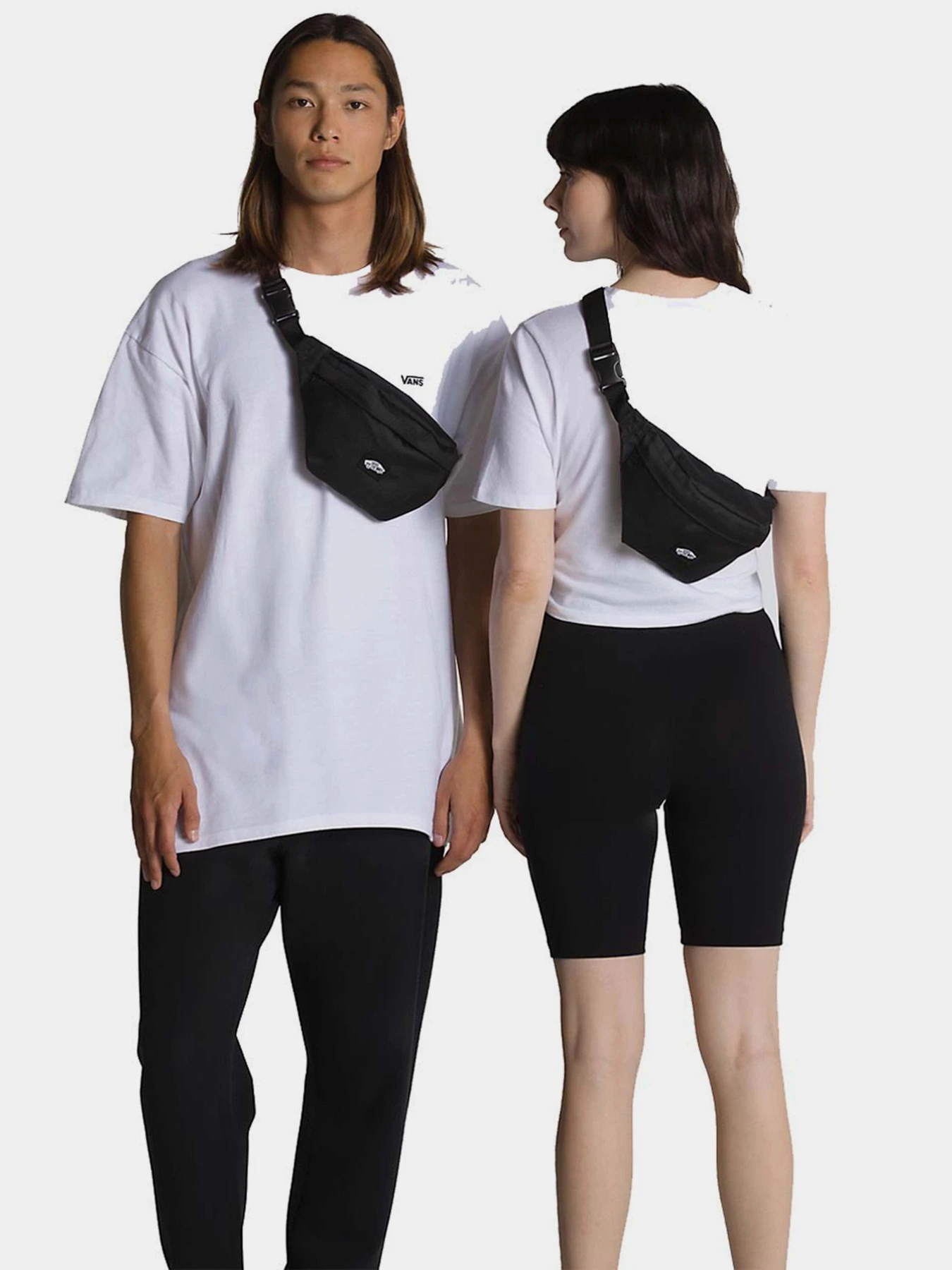 Сумки Vans Traveler Fanny Pack 2L модель VN000HE6BLK1 Сумки Vans Traveler Fanny Pack 2L модель VN000HE6BLK1 Фото