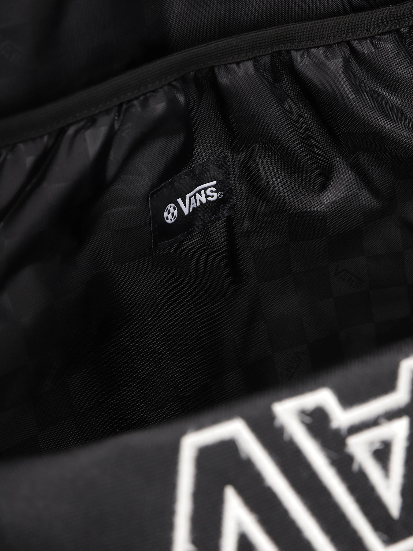 Рюкзаки Vans Old Skool Grom 18L модель VN000H56BLK1 Фото