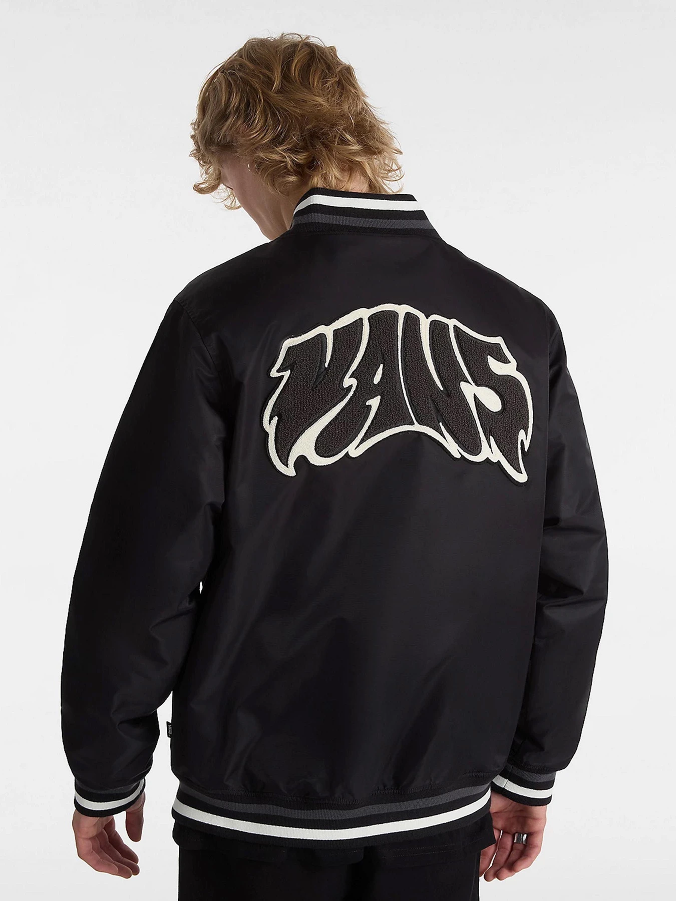 Куртки и дубленки Vans Dunton Baseball модель VN000G81BLK1 Куртки и дубленки Vans Dunton Baseball модель VN000G81BLK1 Фото