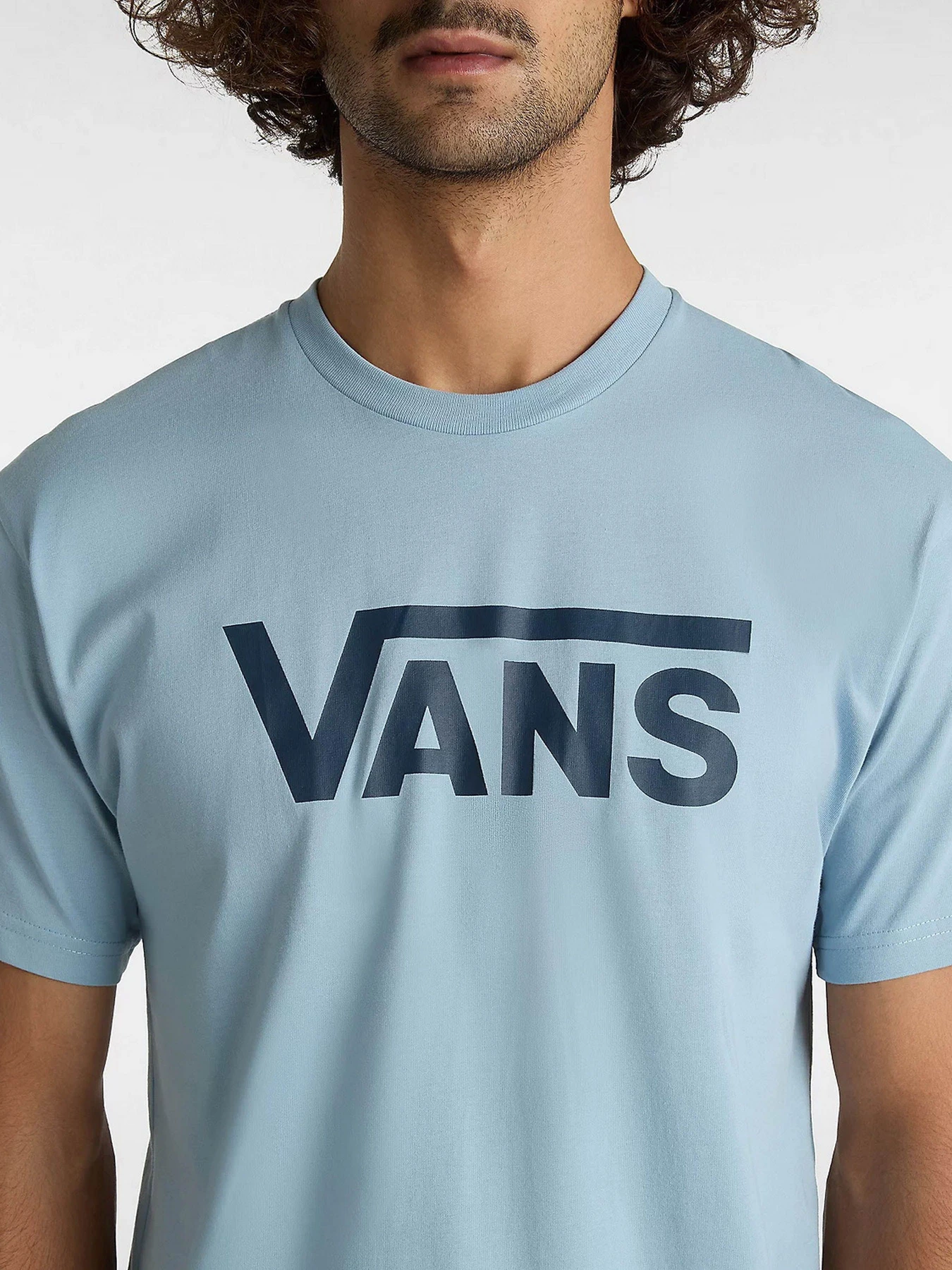 Футболки и поло Vans Classic модель VN000GGGCZD1 Футболки и поло Vans Classic модель VN000GGGCZD1 Фото