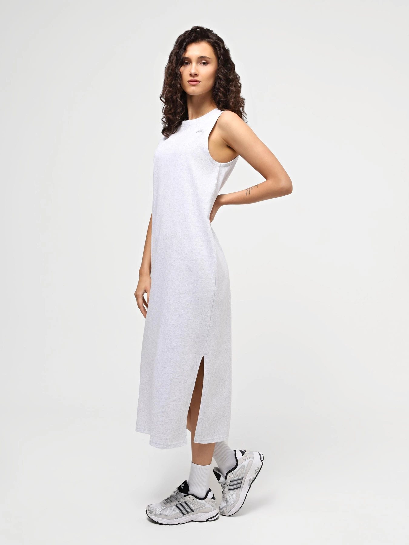 Сукні Vans Left Chest Maxi модель VN000JFG1QI1 Сукні Vans Left Chest Maxi модель VN000JFG1QI1 Фото