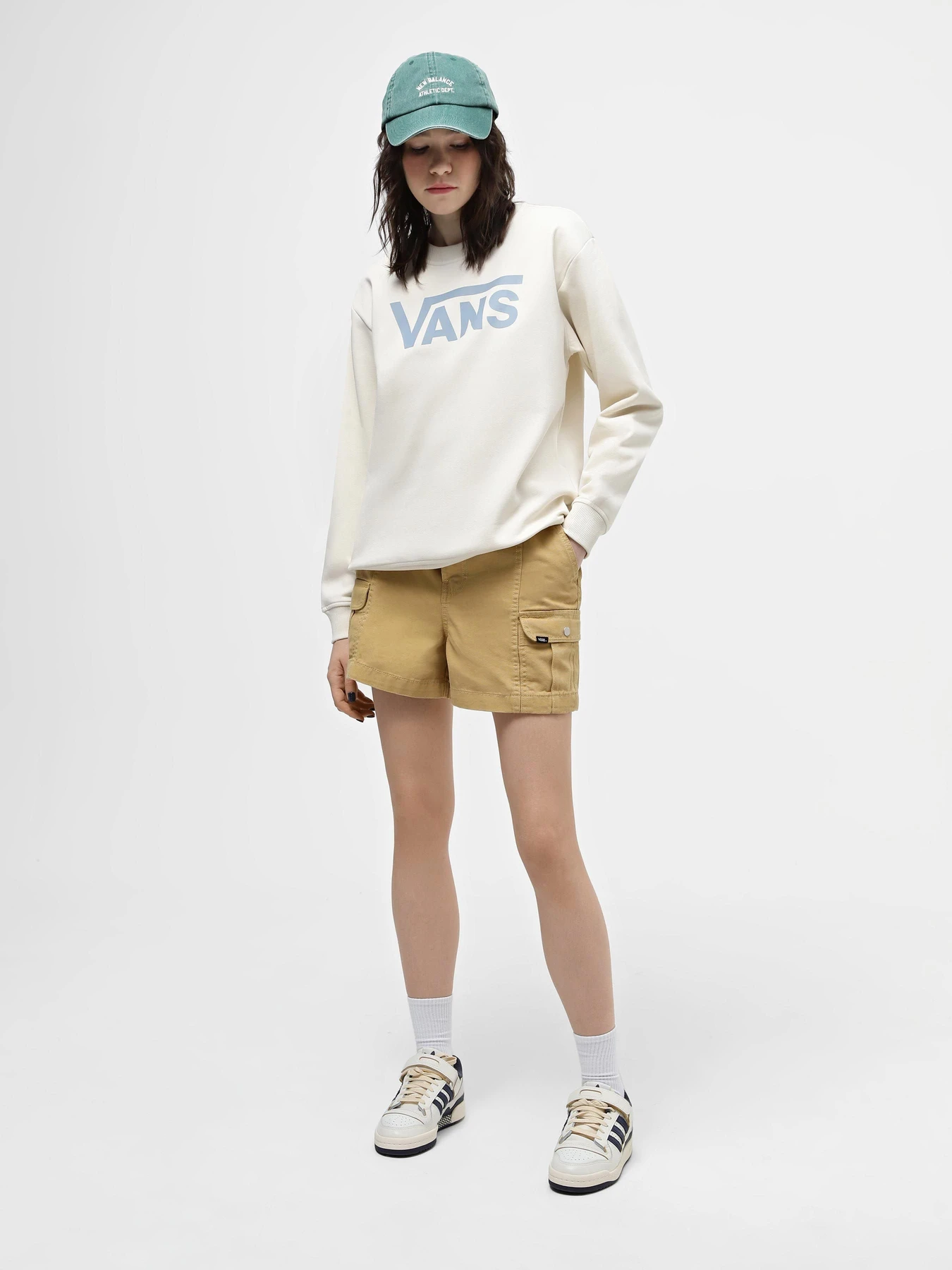 Худи и свитшоты Vans Classic V Bff Crew модель VN000A5QDJR1 Худи и свитшоты Vans Classic V Bff Crew модель VN000A5QDJR1 Фото
