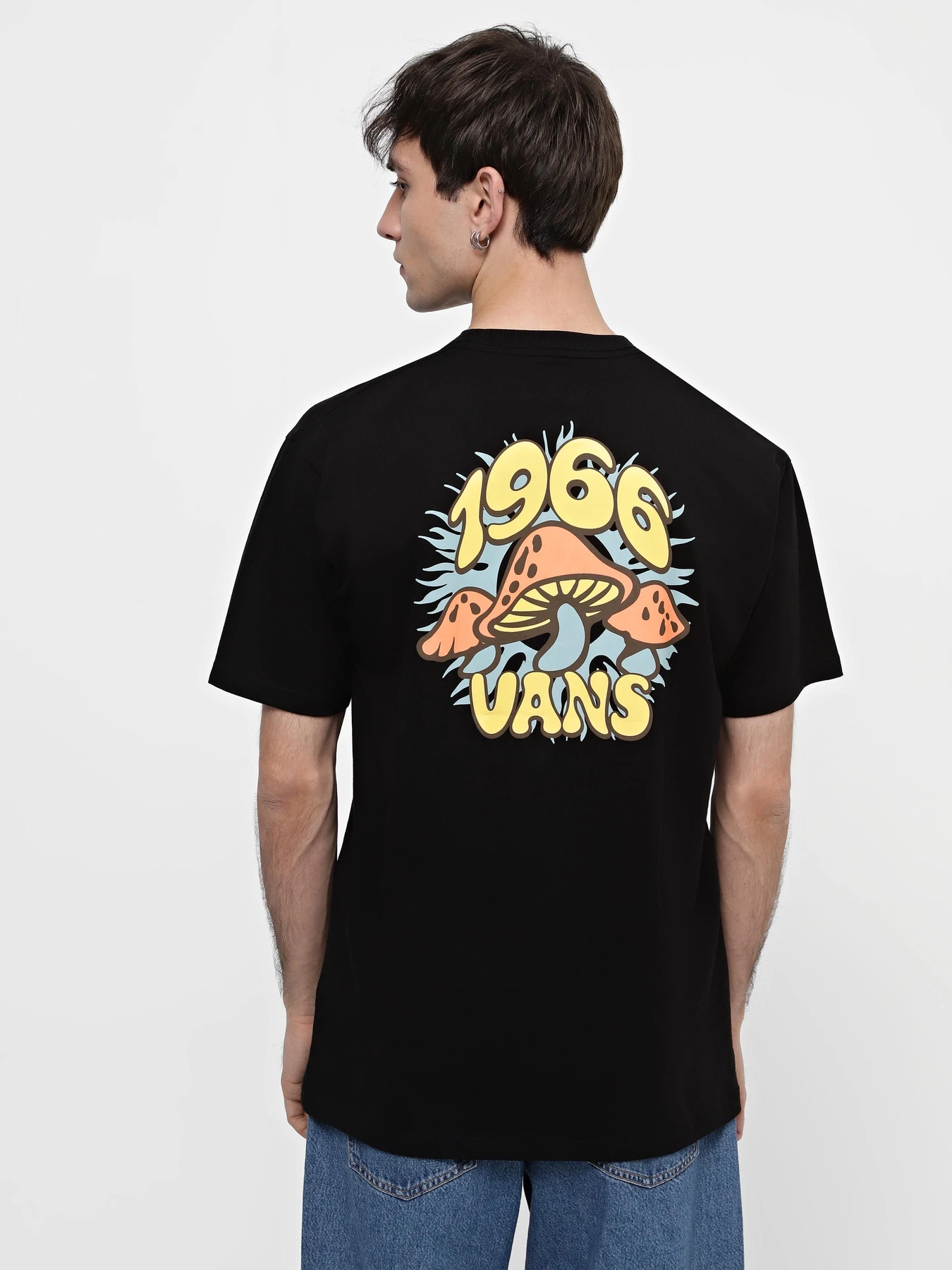 Футболки и поло Vans Mushruum модель VN000FKNBLK1 Футболки и поло Vans Mushruum модель VN000FKNBLK1 Фото