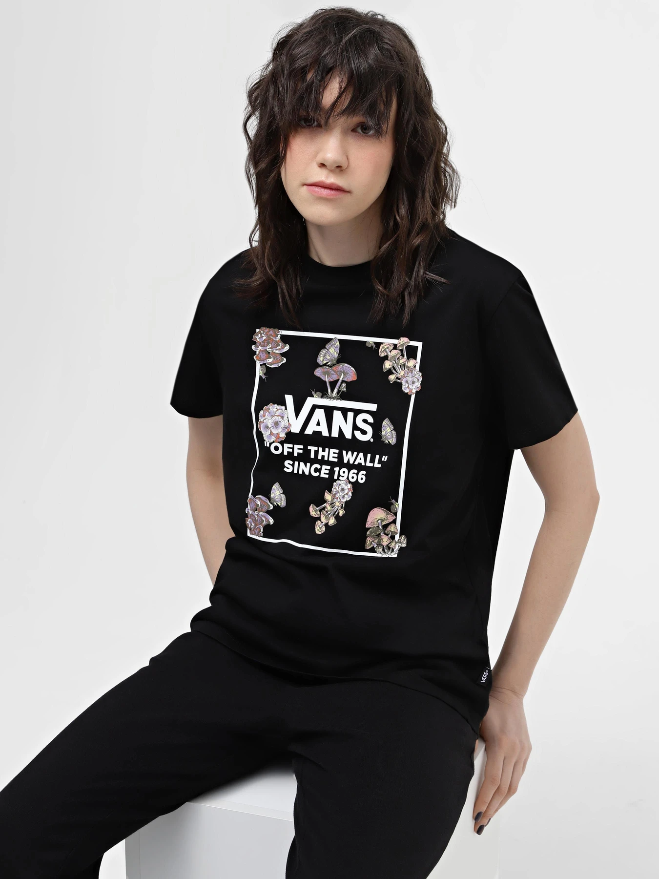 Футболки і поло Vans Fungi Floral Bff модель VN000FFWBLK1 Футболки і поло Vans Fungi Floral Bff модель VN000FFWBLK1 Фото