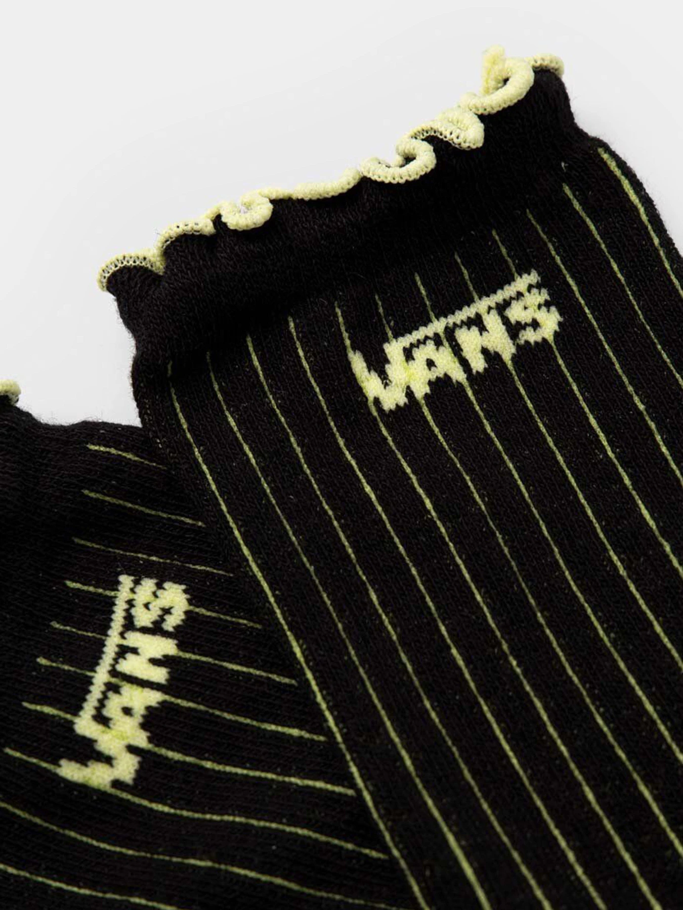 Носки и гольфы Vans Ruffle Crew модель VN0A7Y4XBLK1 Носки и гольфы Vans Ruffle Crew модель VN0A7Y4XBLK1 Фото