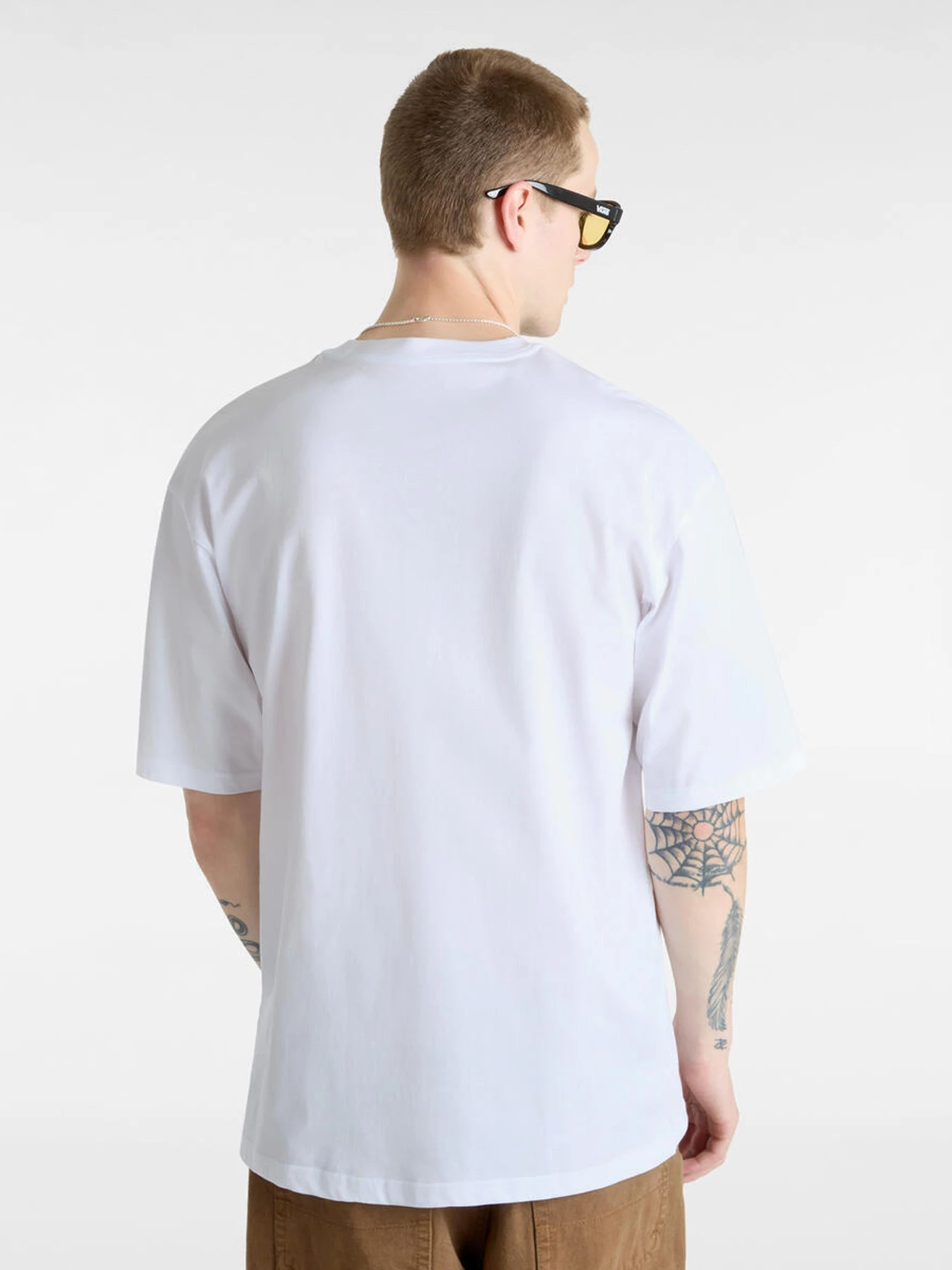 Футболки и поло Vans Retro V модель VN000HFZWHT1 Футболки и поло Vans Retro V модель VN000HFZWHT1 Фото