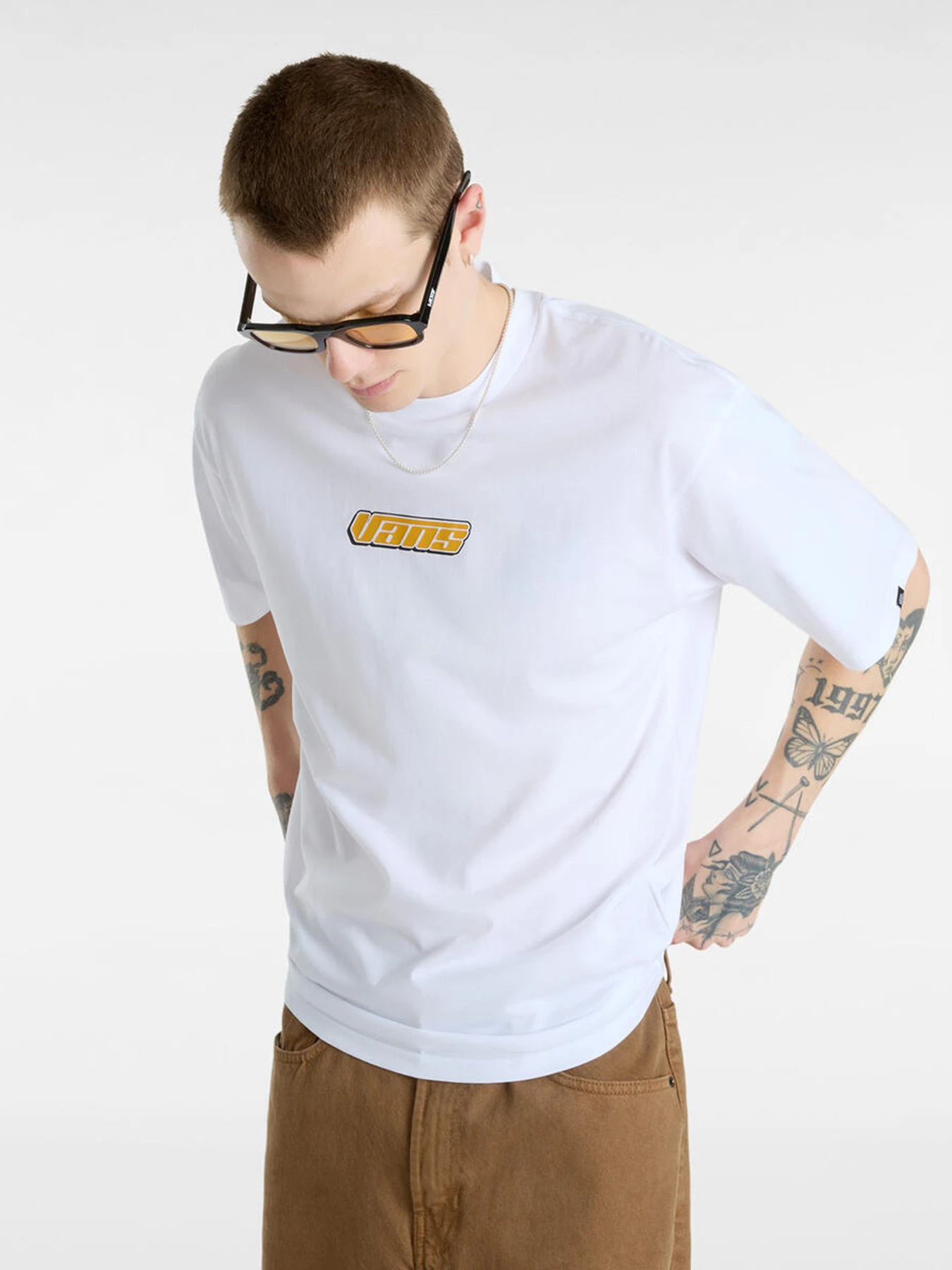 Футболки и поло Vans Retro V модель VN000HFZWHT1 Футболки и поло Vans Retro V модель VN000HFZWHT1 Фото