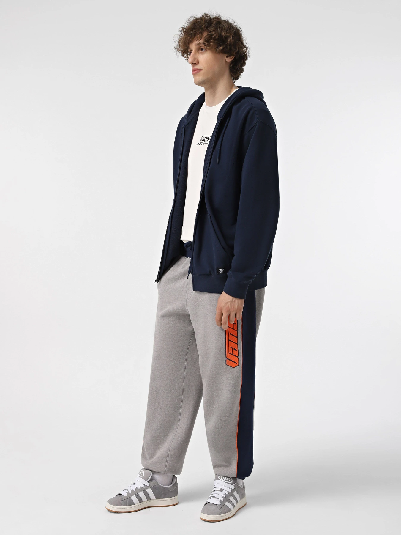 Брюки Vans Retro V Loose Fleece модель VN000HAZ02F1 Брюки Vans Retro V Loose Fleece модель VN000HAZ02F1 Фото