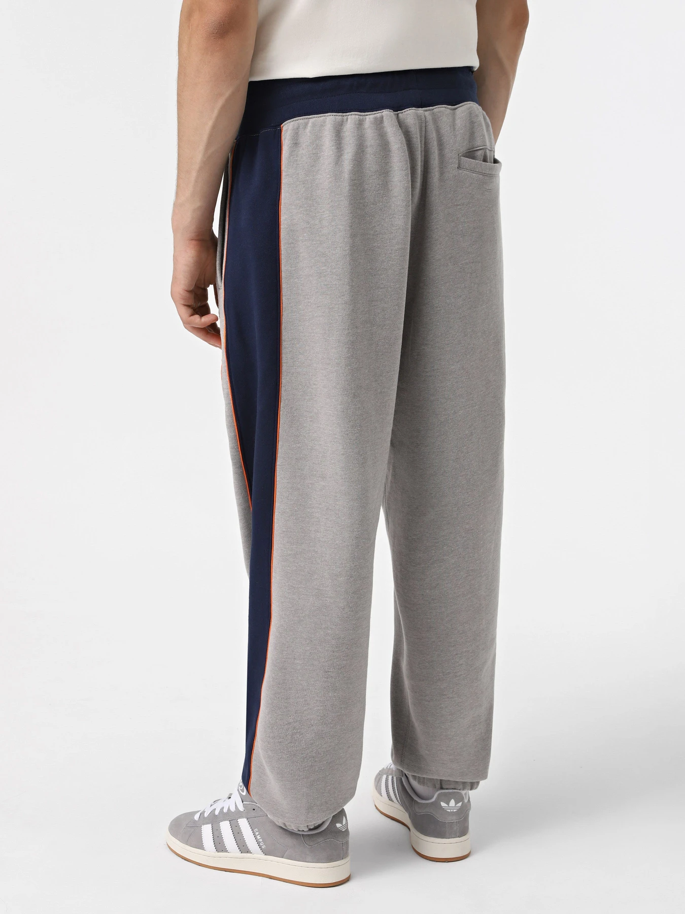 Брюки Vans Retro V Loose Fleece модель VN000HAZ02F1 Брюки Vans Retro V Loose Fleece модель VN000HAZ02F1 Фото