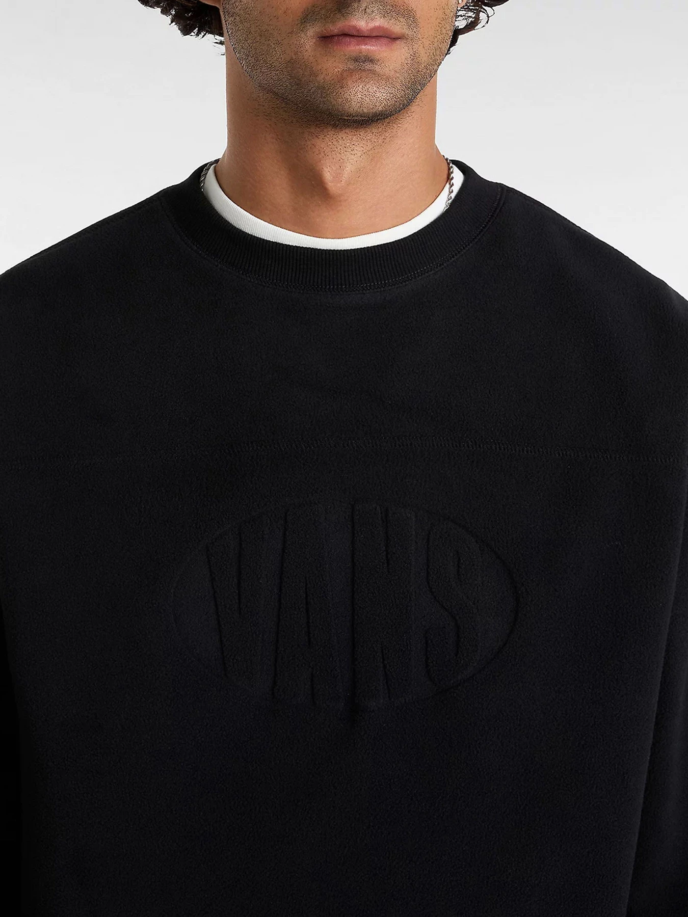 Худи и свитшоты Vans Carlo Polar Fleece Loose Crew модель VN000HPSBLK1 Худи и свитшоты Vans Carlo Polar Fleece Loose Crew модель VN000HPSBLK1 Фото