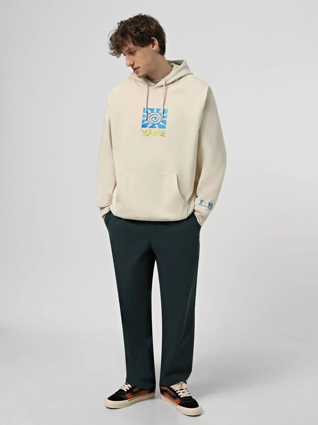 Худи и свитшоты Vans Field Equipment Loose модель VN000JXD2N11 Худи и свитшоты Vans Field Equipment Loose модель VN000JXD2N11 Фото