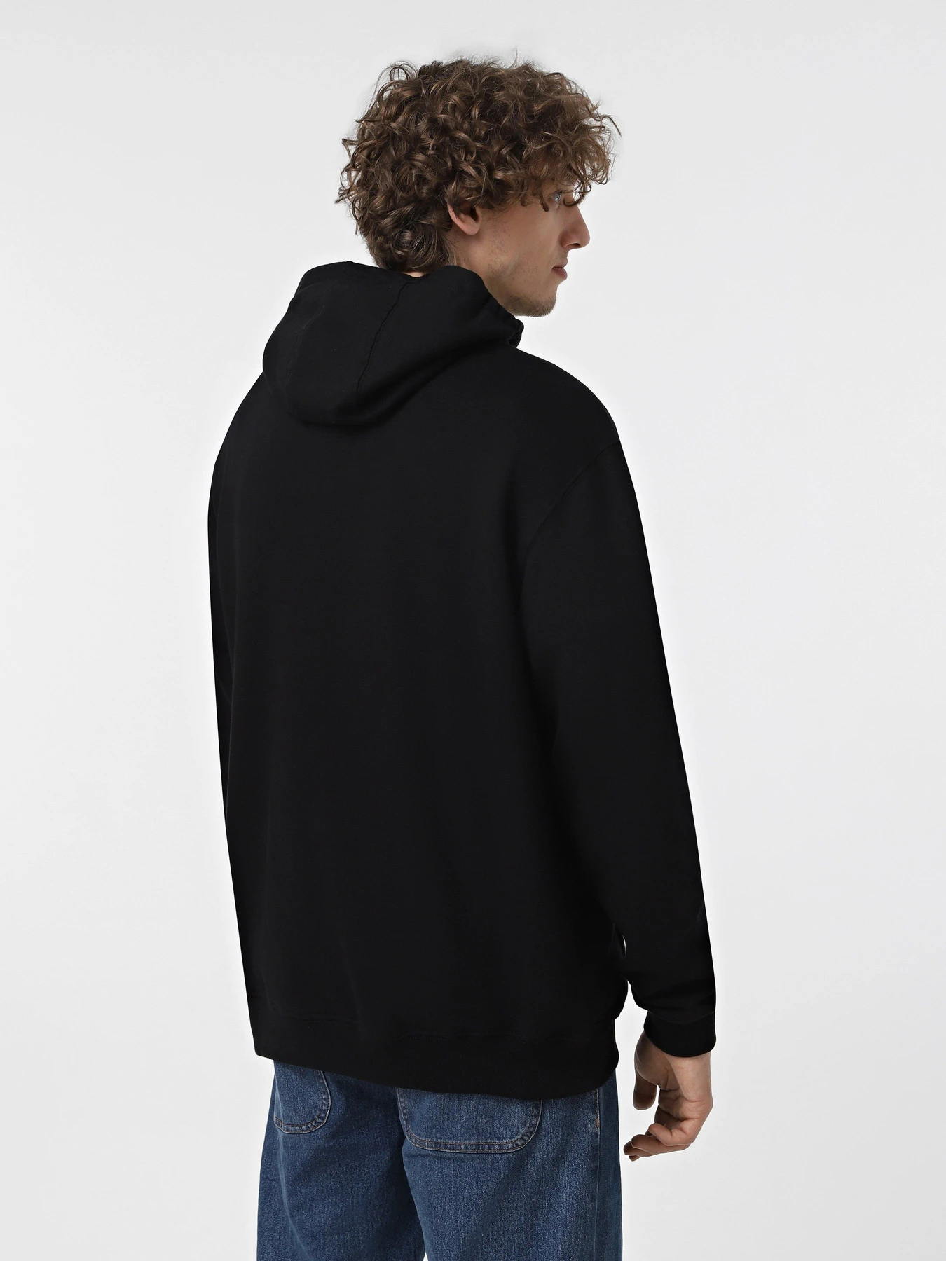 Худи и свитшоты Vans Arched Pullover модель VN000HNWBLK1 Худи и свитшоты Vans Arched Pullover модель VN000HNWBLK1 Фото