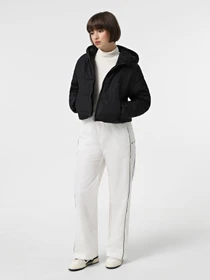 Куртки и дубленки Vans Foundry Crop Puff Hood модель VN000H5EBLK1 Фото