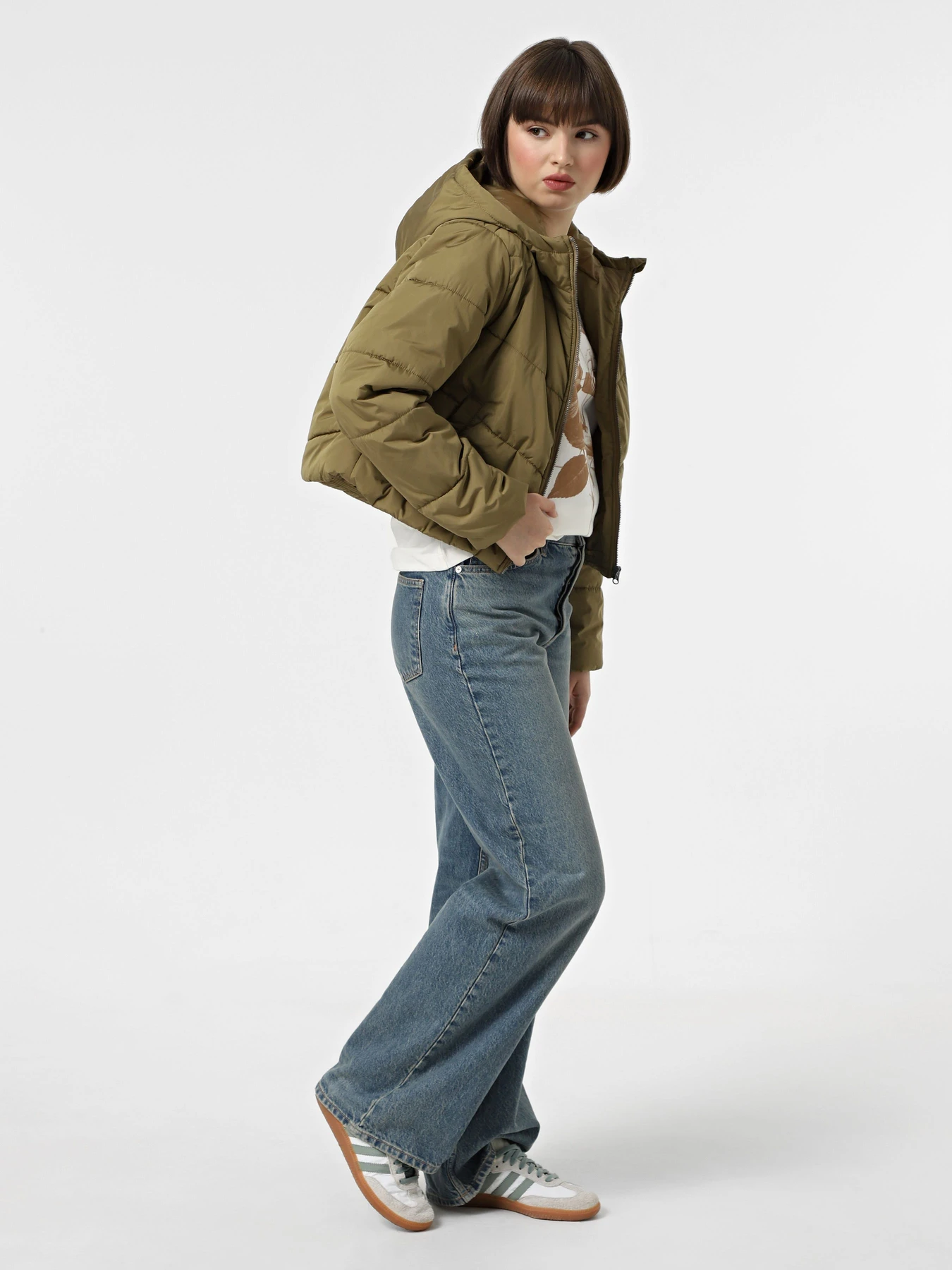 Куртки и дубленки Vans Foundry Crop Puff Hood модель VN000H5ECUQ1 Фото