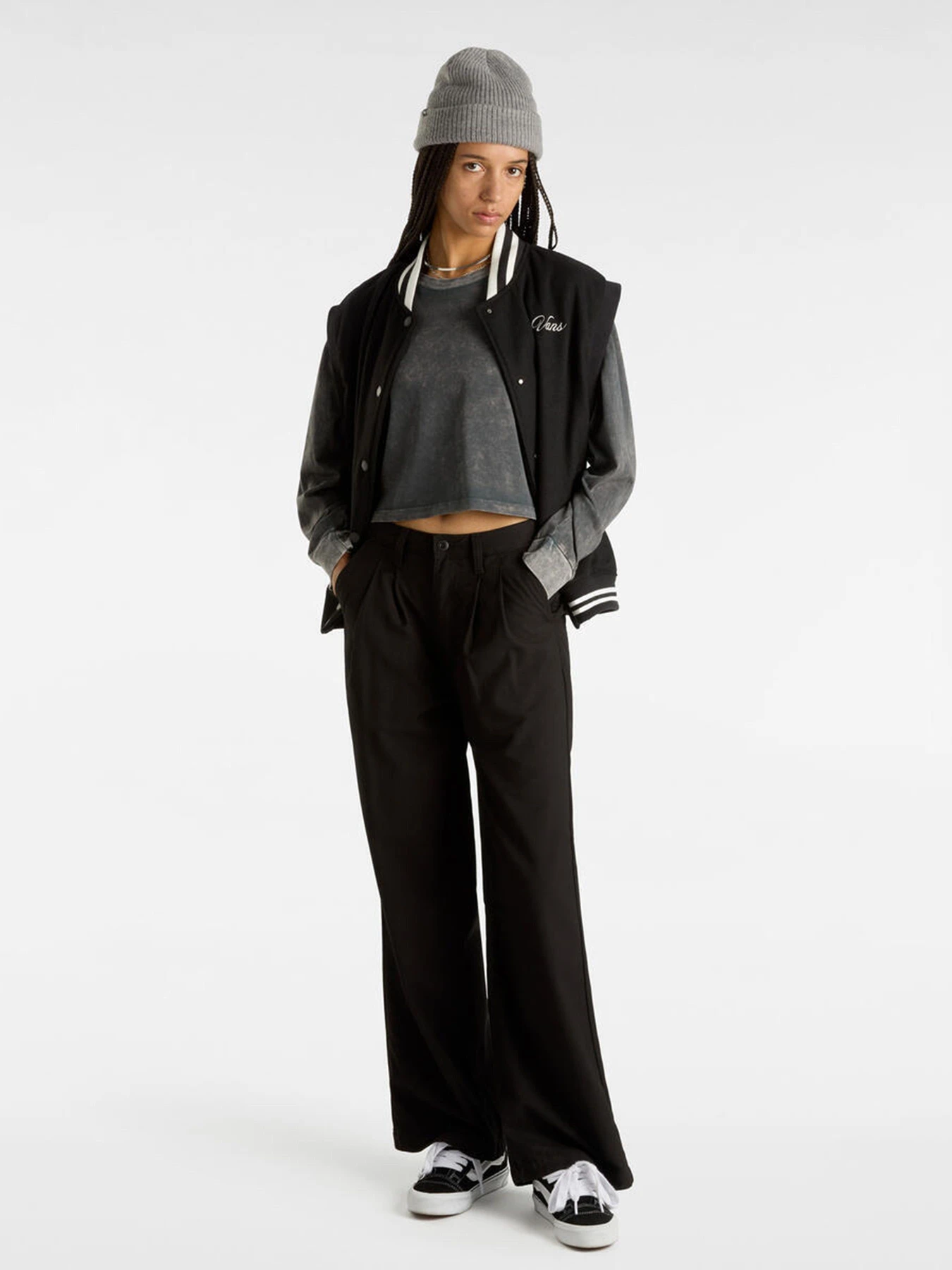 Худі та світшоти Vans Oval Wash Relax Crop модель VN000HJ5BLK1 Худі та світшоти Vans Oval Wash Relax Crop модель VN000HJ5BLK1 Фото