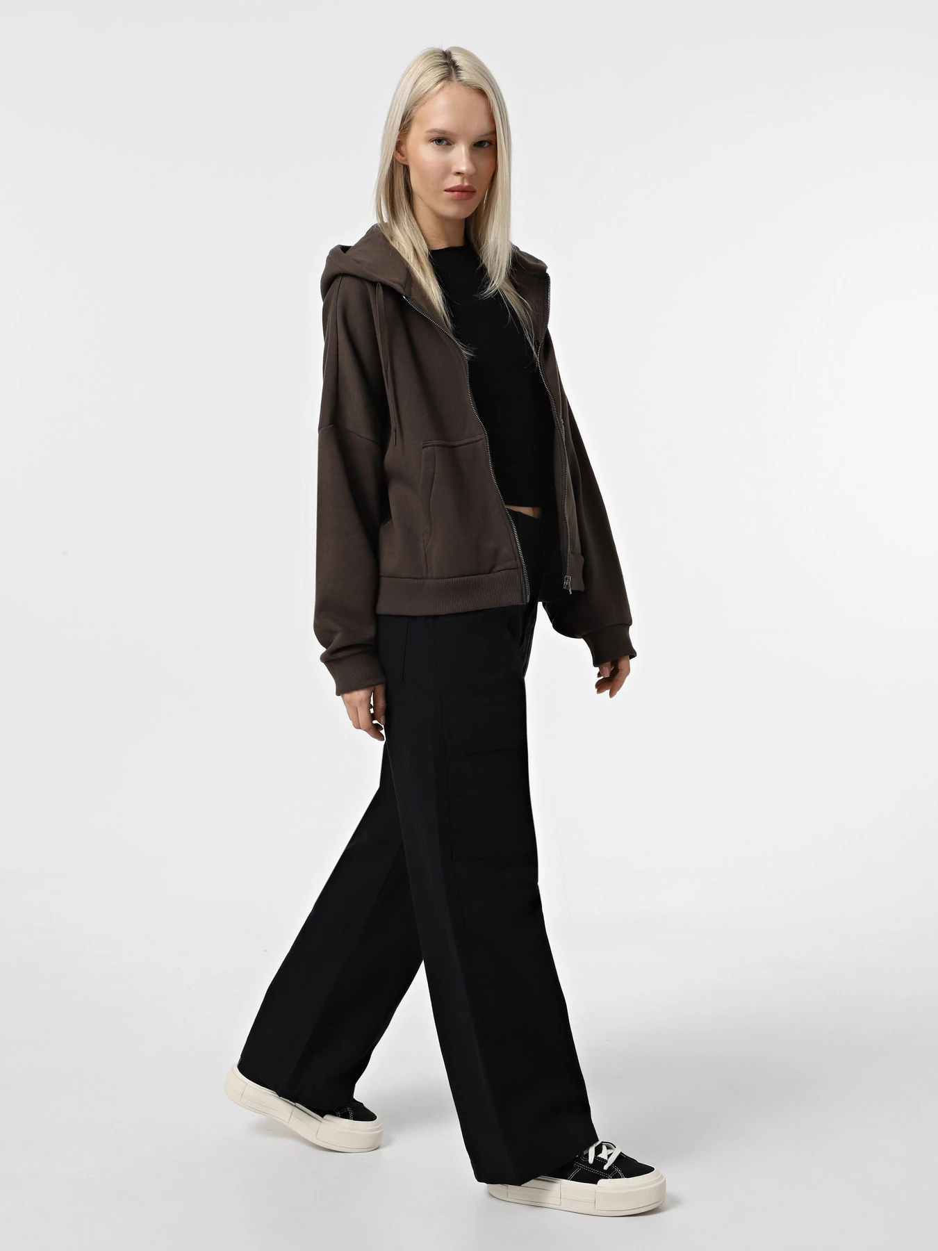 Штани Vans Arroyo Wide Leg Cargo Pant модель VN000F7MBLK1 Штани Vans Arroyo Wide Leg Cargo Pant модель VN000F7MBLK1 Фото