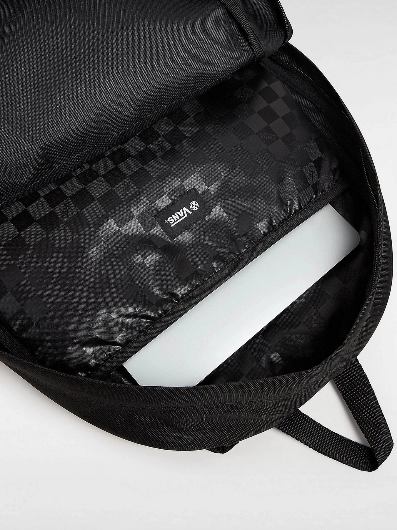Рюкзаки Vans Old Skool 22L модель VN000H4WBLK1 Фото
