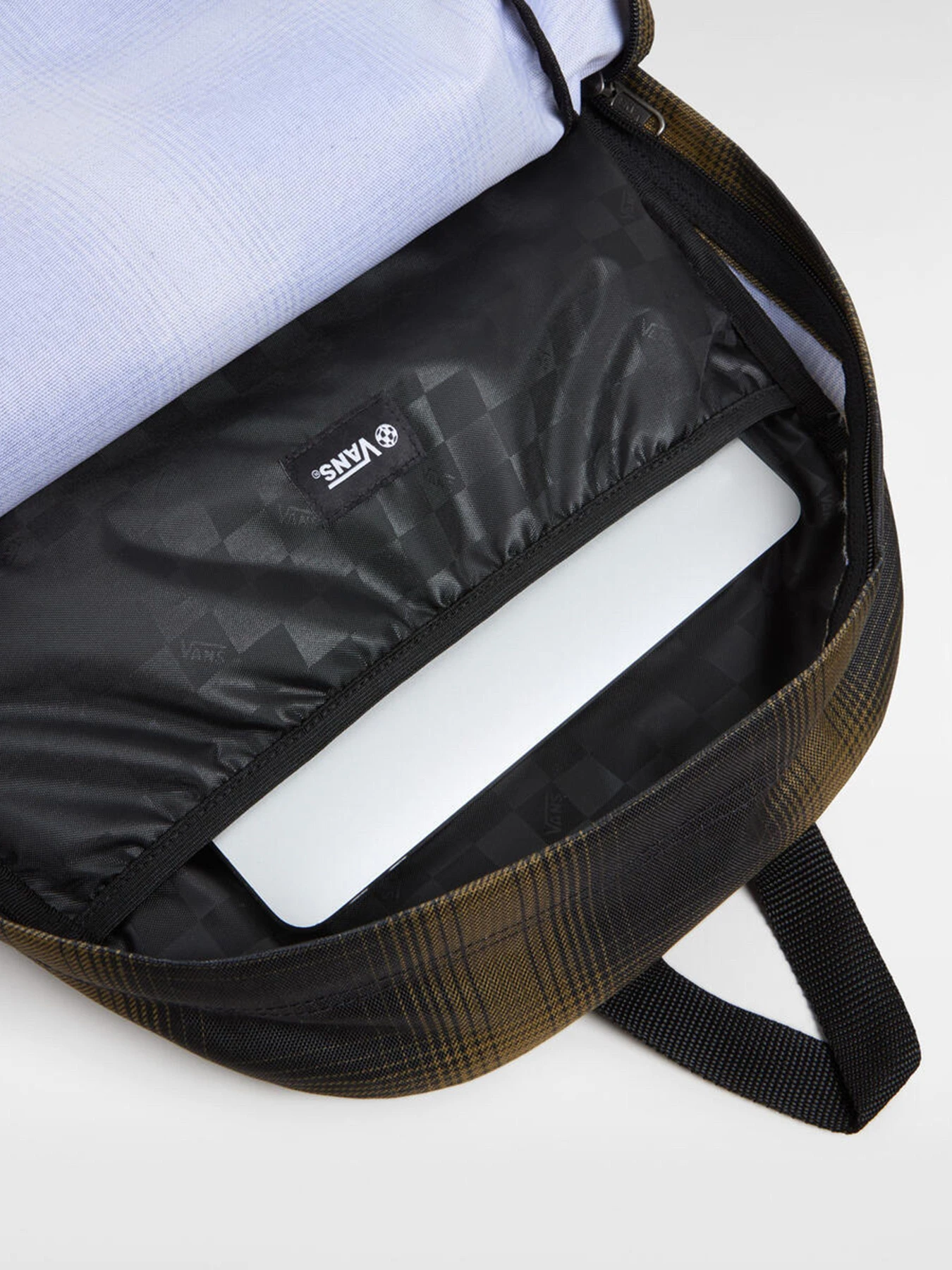Рюкзаки Vans Old Skool 22L модель VN000H4WDRI1 Рюкзаки Vans Old Skool 22L модель VN000H4WDRI1 Фото