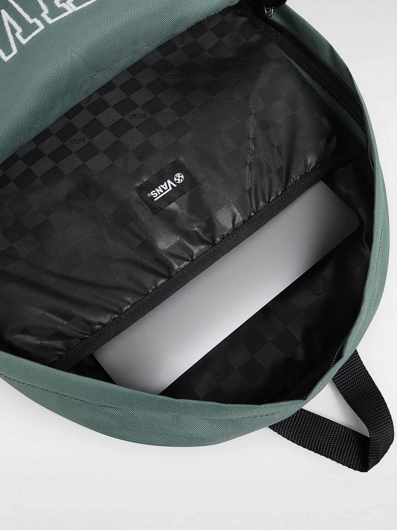 Рюкзаки Vans Old Skool 22L модель VN000H4W1CI1 Рюкзаки Vans Old Skool 22L модель VN000H4W1CI1 Фото