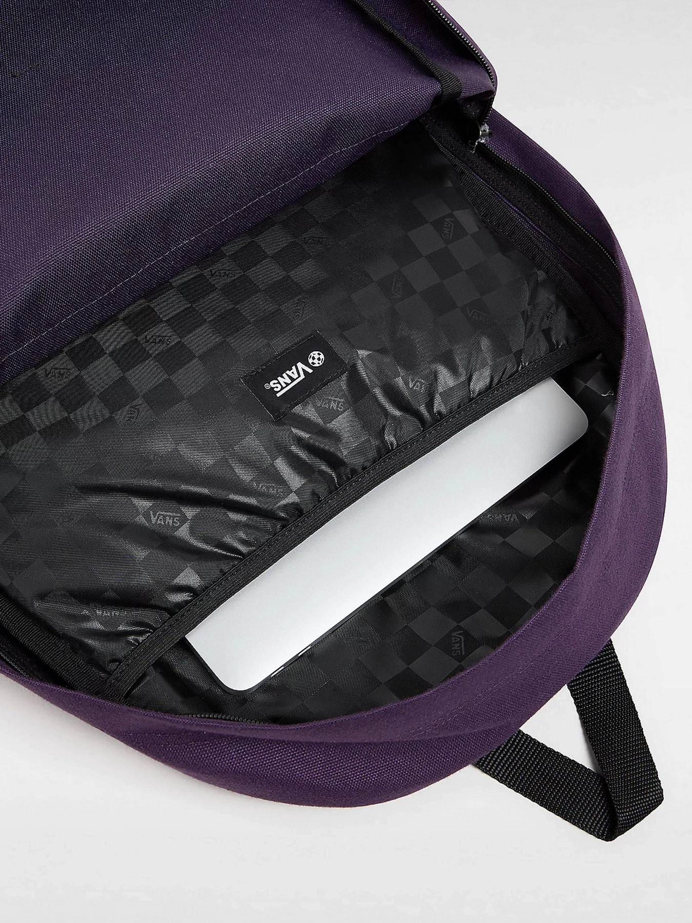 Рюкзаки Vans Old Skool 22L модель VN000H4W11E1 Рюкзаки Vans Old Skool 22L модель VN000H4W11E1 Фото