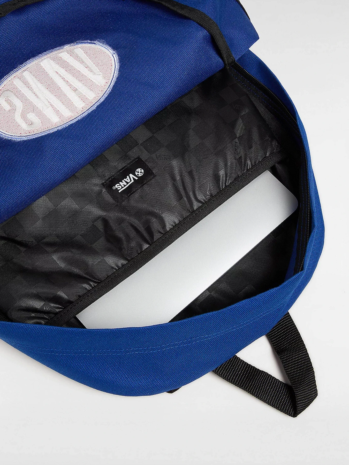 Рюкзаки Vans Old Skool 22L модель VN000H4W7WM1 Рюкзаки Vans Old Skool 22L модель VN000H4W7WM1 Фото