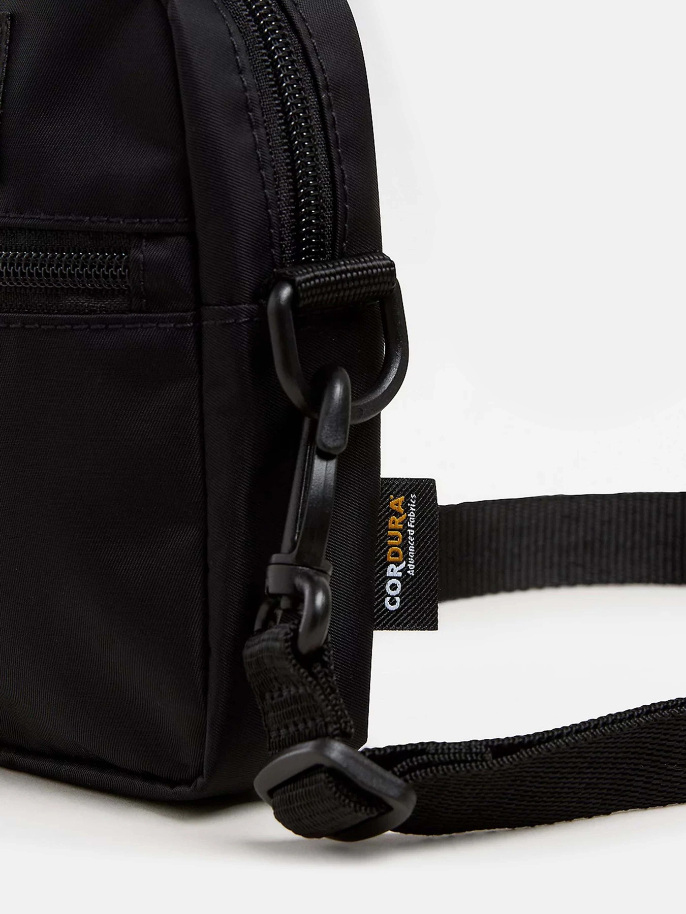 Сумки Vans Bail Shoulder модель VN000MP6BLK1 Сумки Vans Bail Shoulder модель VN000MP6BLK1 Фото