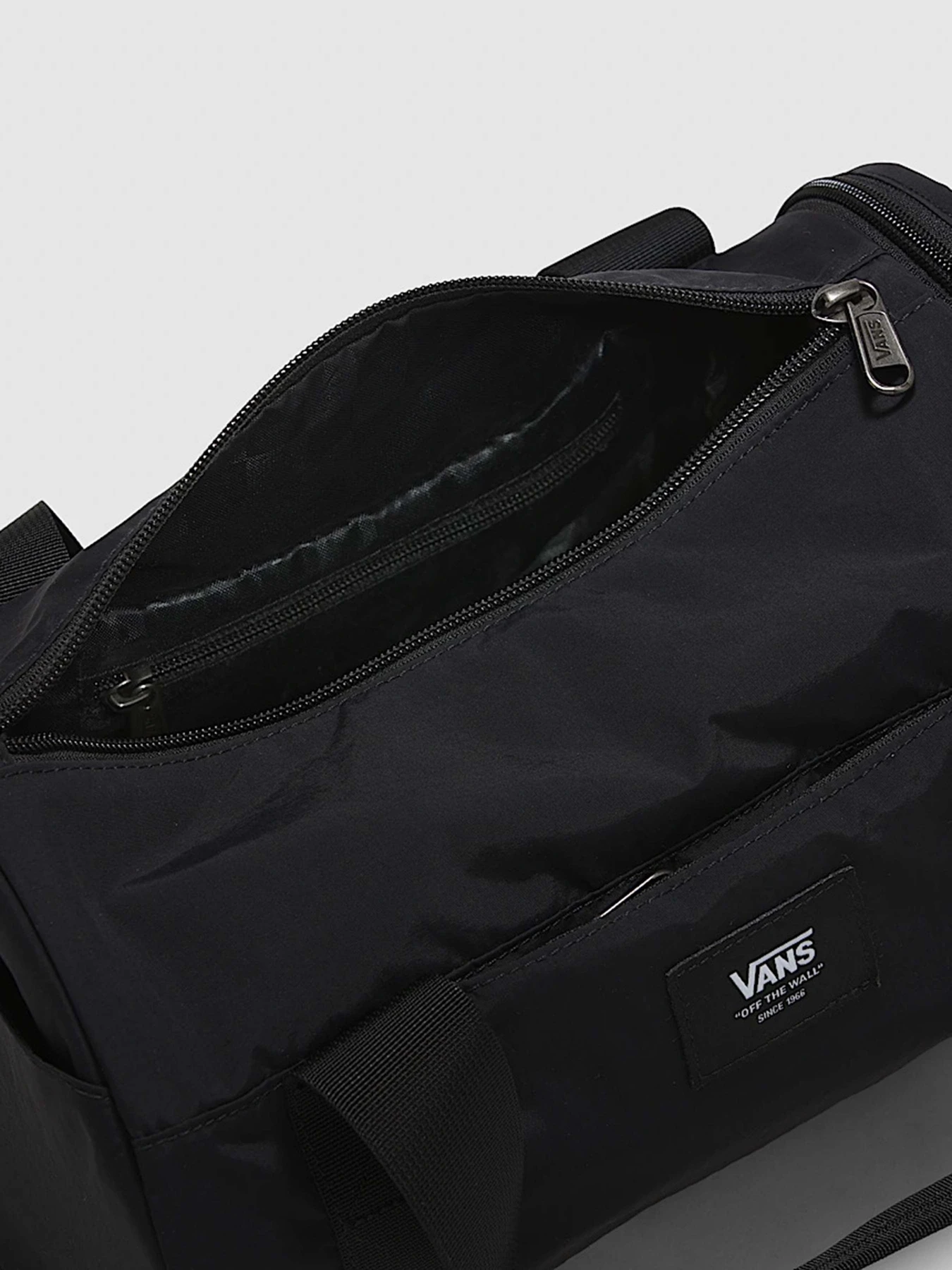 Сумки Vans Barreled Midi модель VN000MNSBLK1 Сумки Vans Barreled Midi модель VN000MNSBLK1 Фото