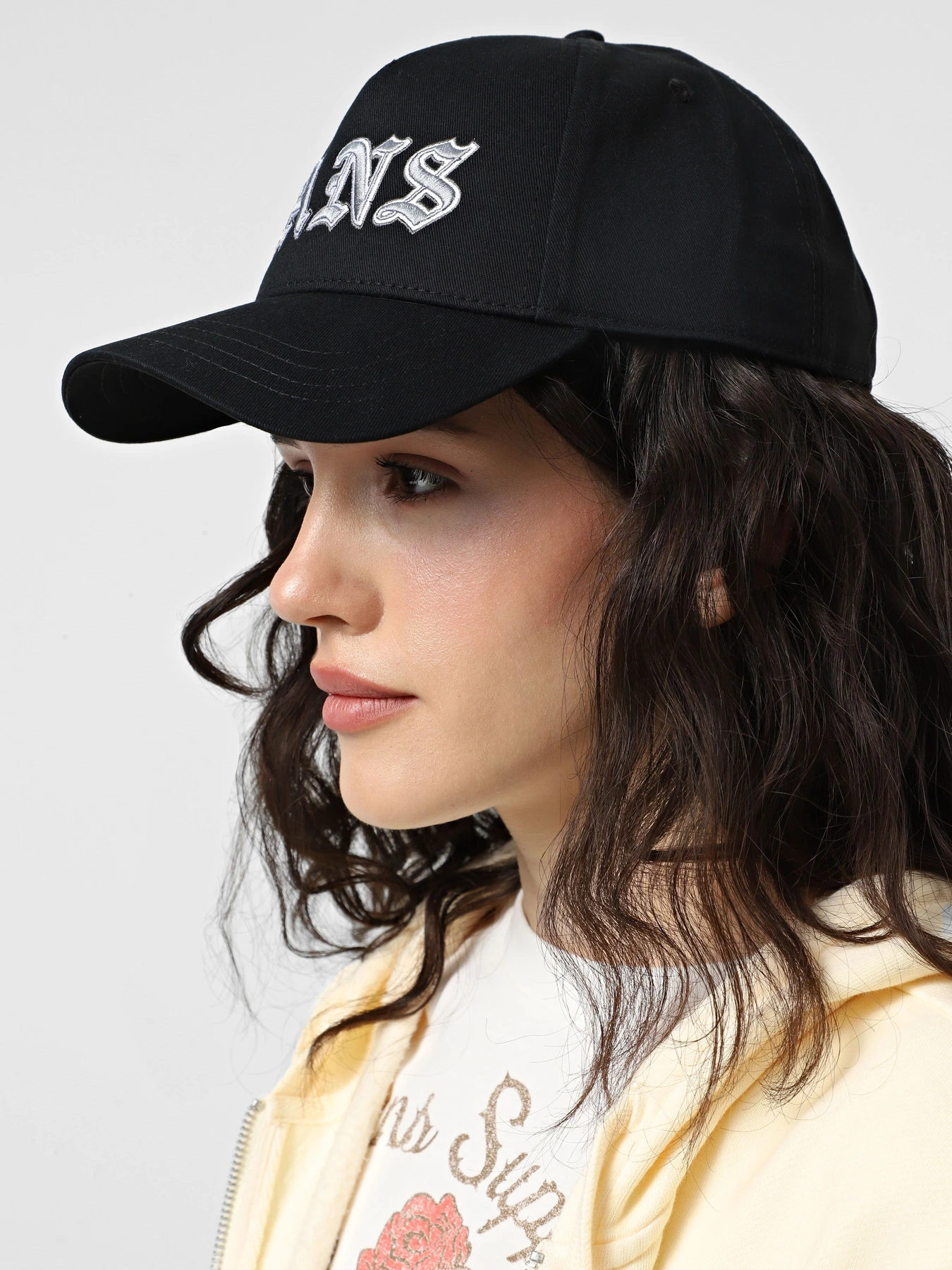 Шапки и кепки Vans Original Vans Strapback модель VN000NBSBLK1 Шапки и кепки Vans Original Vans Strapback модель VN000NBSBLK1 Фото
