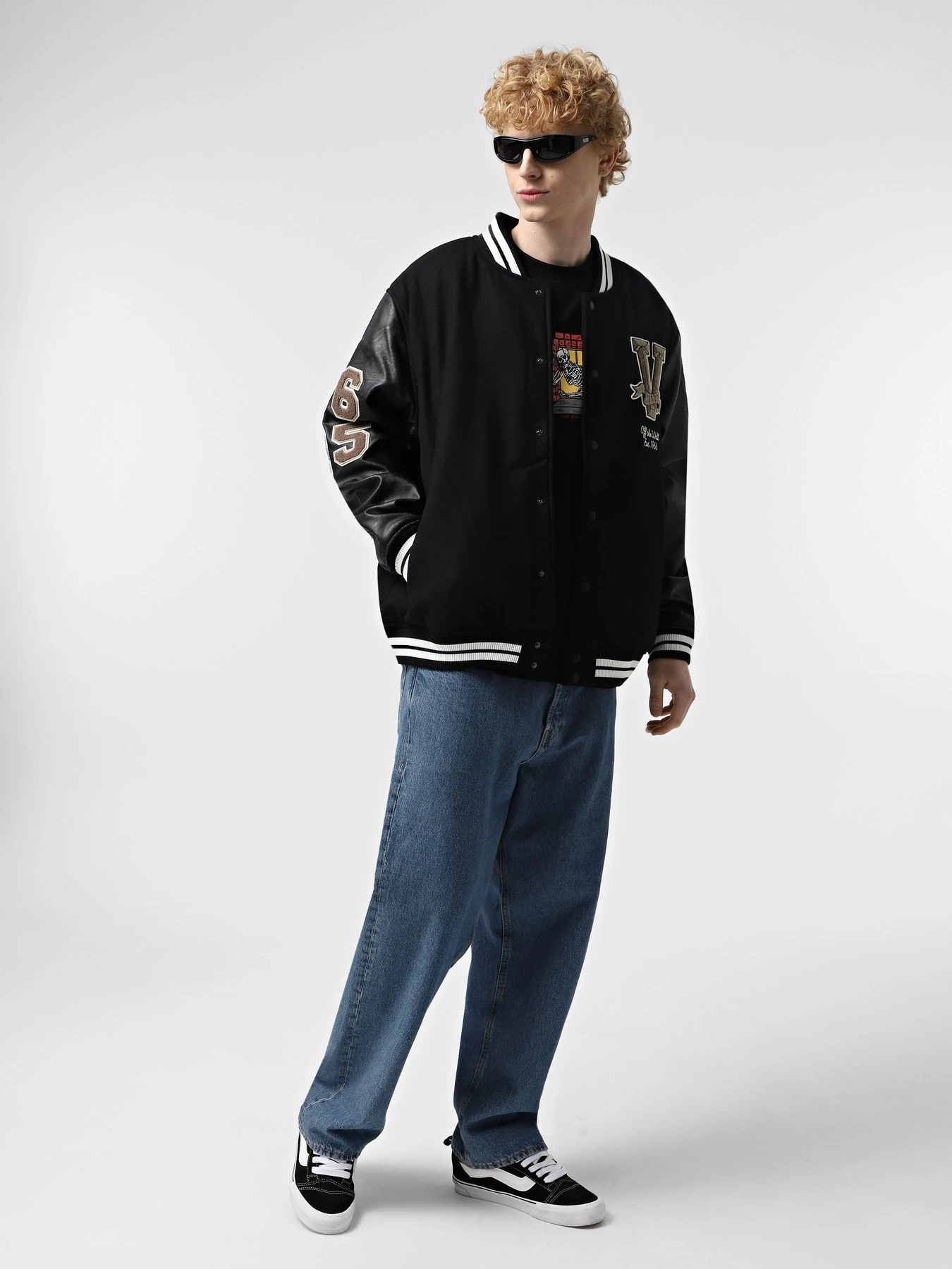 Куртки и дубленки Vans LX Tour модель VN000MDKBLK1 Куртки и дубленки Vans LX Tour модель VN000MDKBLK1 Фото