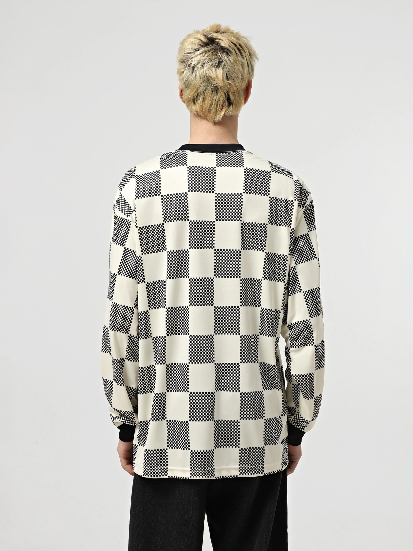 Худи и свитшоты Vans Metal Arch Soccer Knit модель VN000KUBE891 Худи и свитшоты Vans Metal Arch Soccer Knit модель VN000KUBE891 Фото