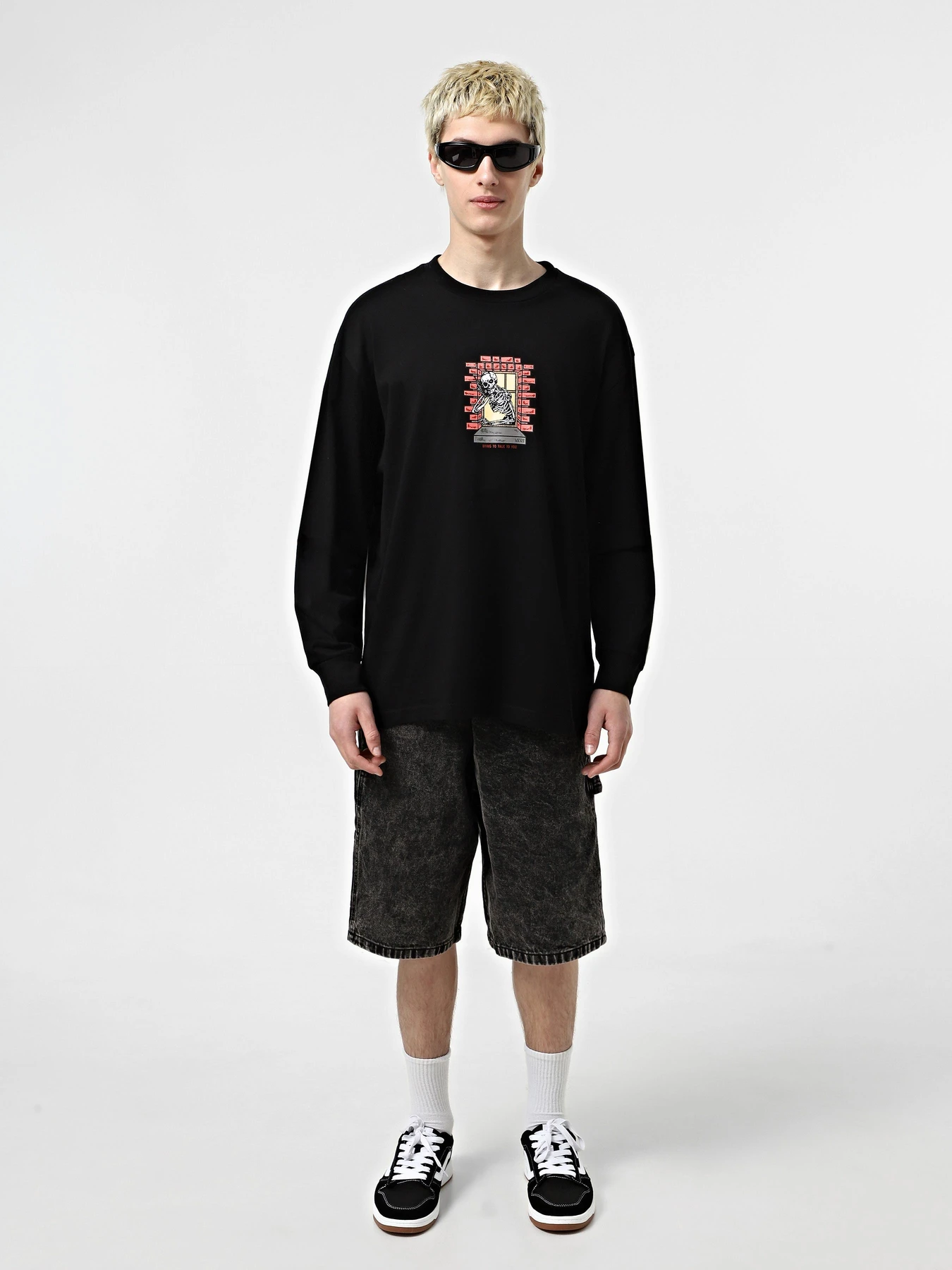 Худі та світшоти Vans Skull Window модель VN000M6WBLK1 Фото