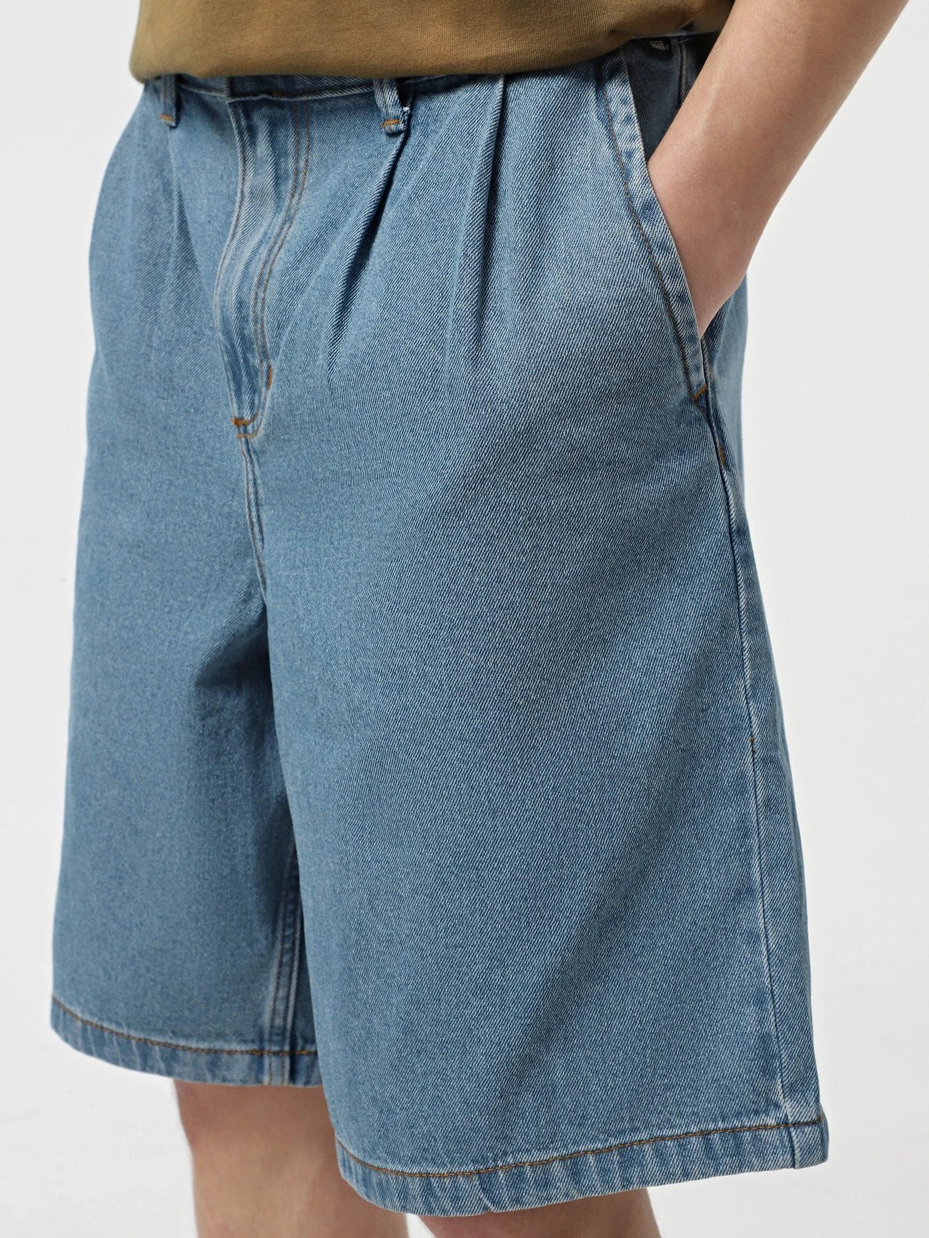 Шорты Vans Authentic Loose Pleated Denim модель VN000M2DCDX1 Шорты Vans Authentic Loose Pleated Denim модель VN000M2DCDX1 Фото