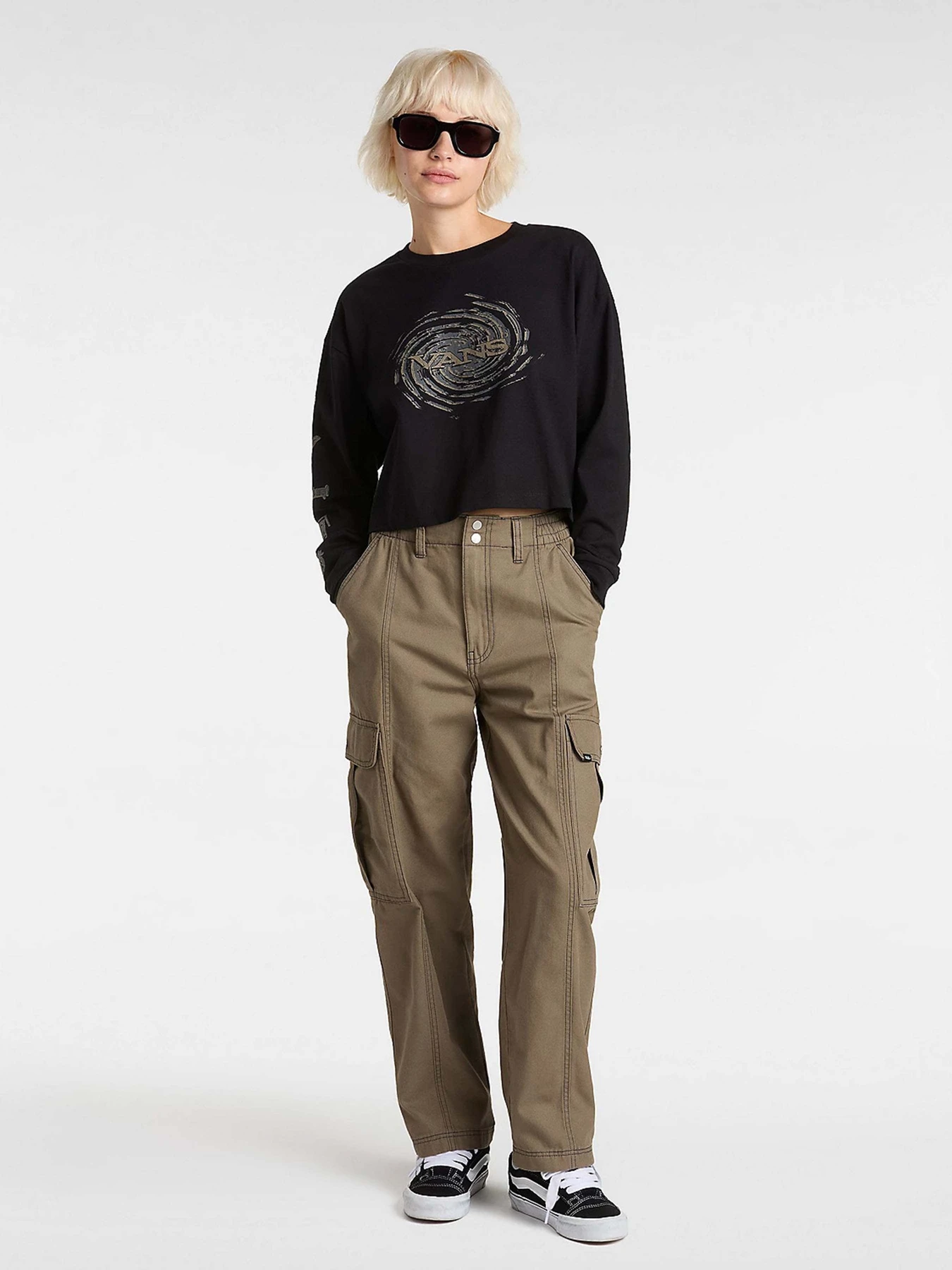 Худи и свитшоты Vans Breaker Relax Crop модель VN000MDBBLK1 Худи и свитшоты Vans Breaker Relax Crop модель VN000MDBBLK1 Фото