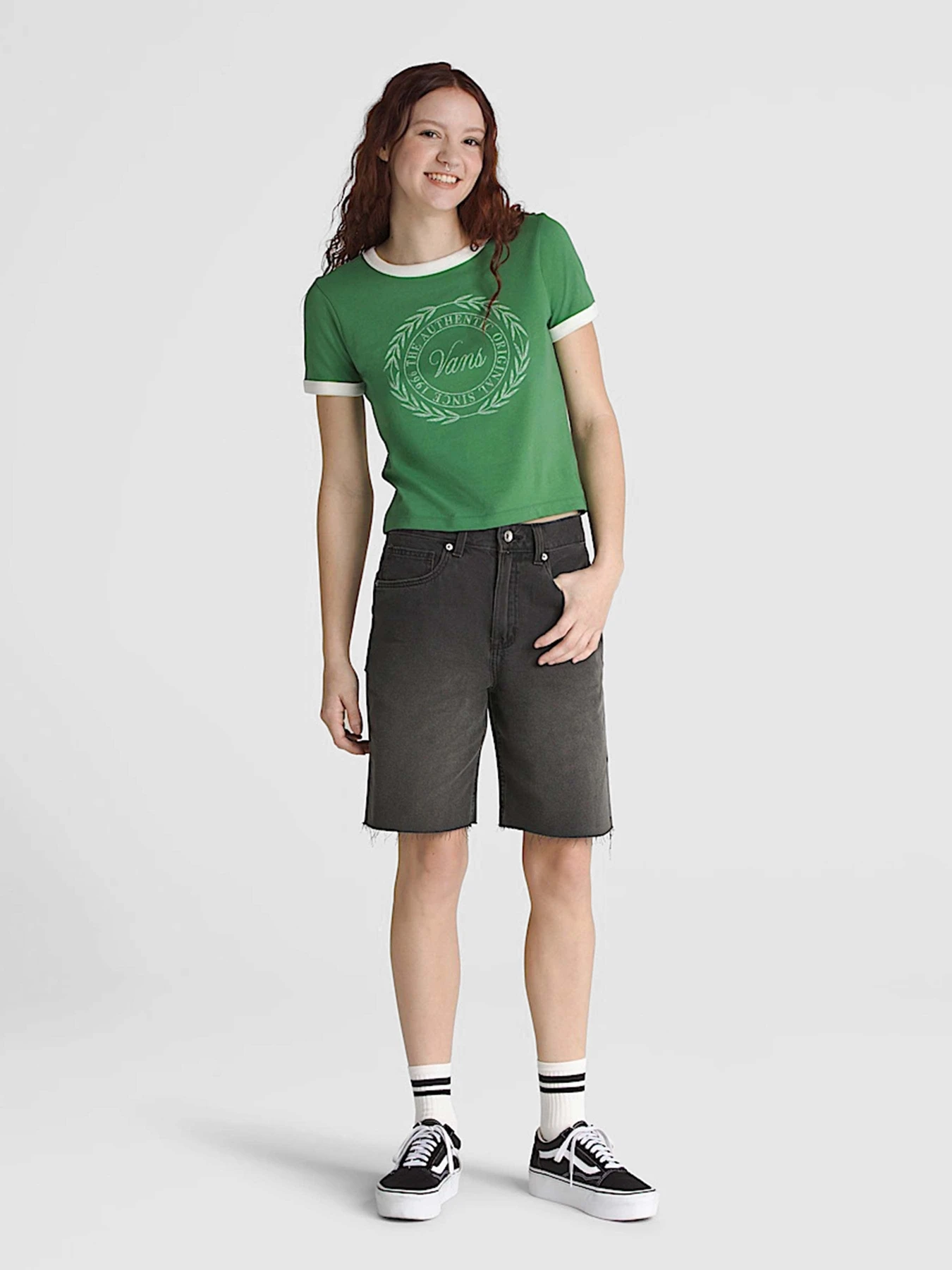 Шорти Vans Sierelle Cut-Off Shorts модель VN000MBJEMQ1 Шорти Vans Sierelle Cut-Off Shorts модель VN000MBJEMQ1 Фото