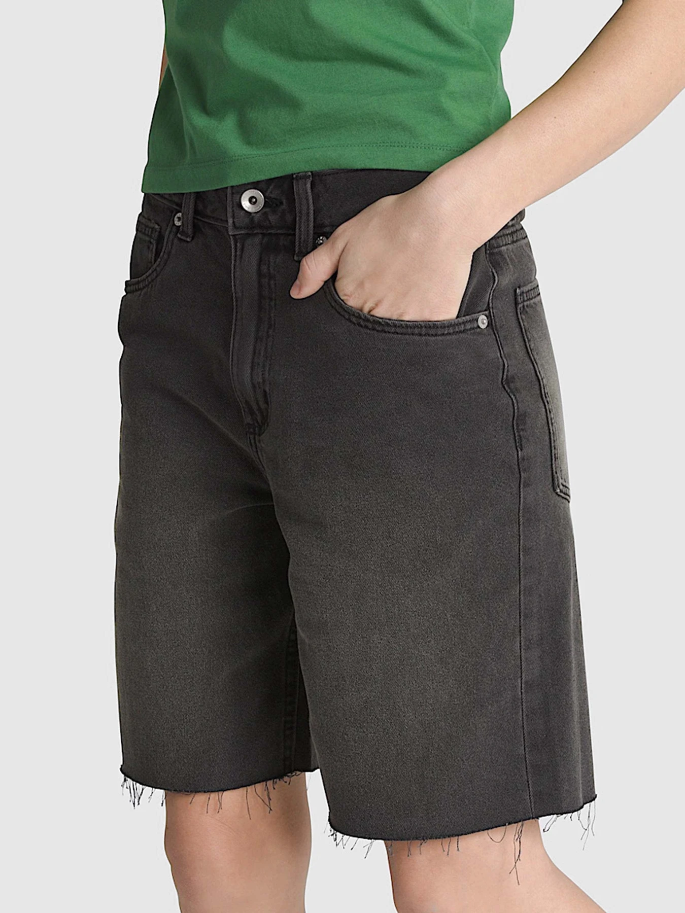 Шорти Vans Sierelle Cut-Off Shorts модель VN000MBJEMQ1 Шорти Vans Sierelle Cut-Off Shorts модель VN000MBJEMQ1 Фото