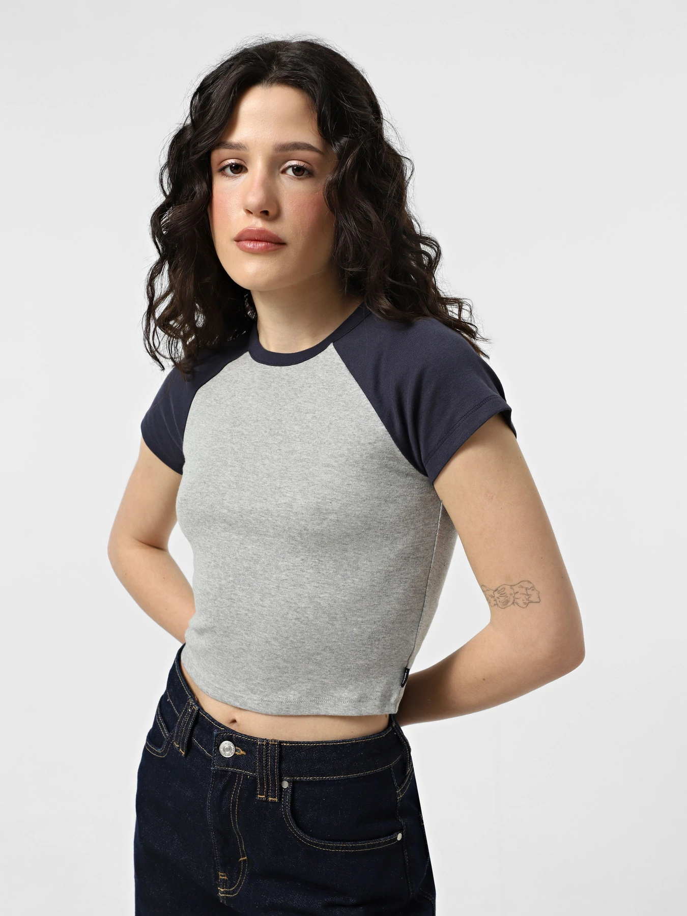 Футболки і поло Vans Clare Raglan модель VN000M96EBD1 Футболки і поло Vans Clare Raglan модель VN000M96EBD1 Фото