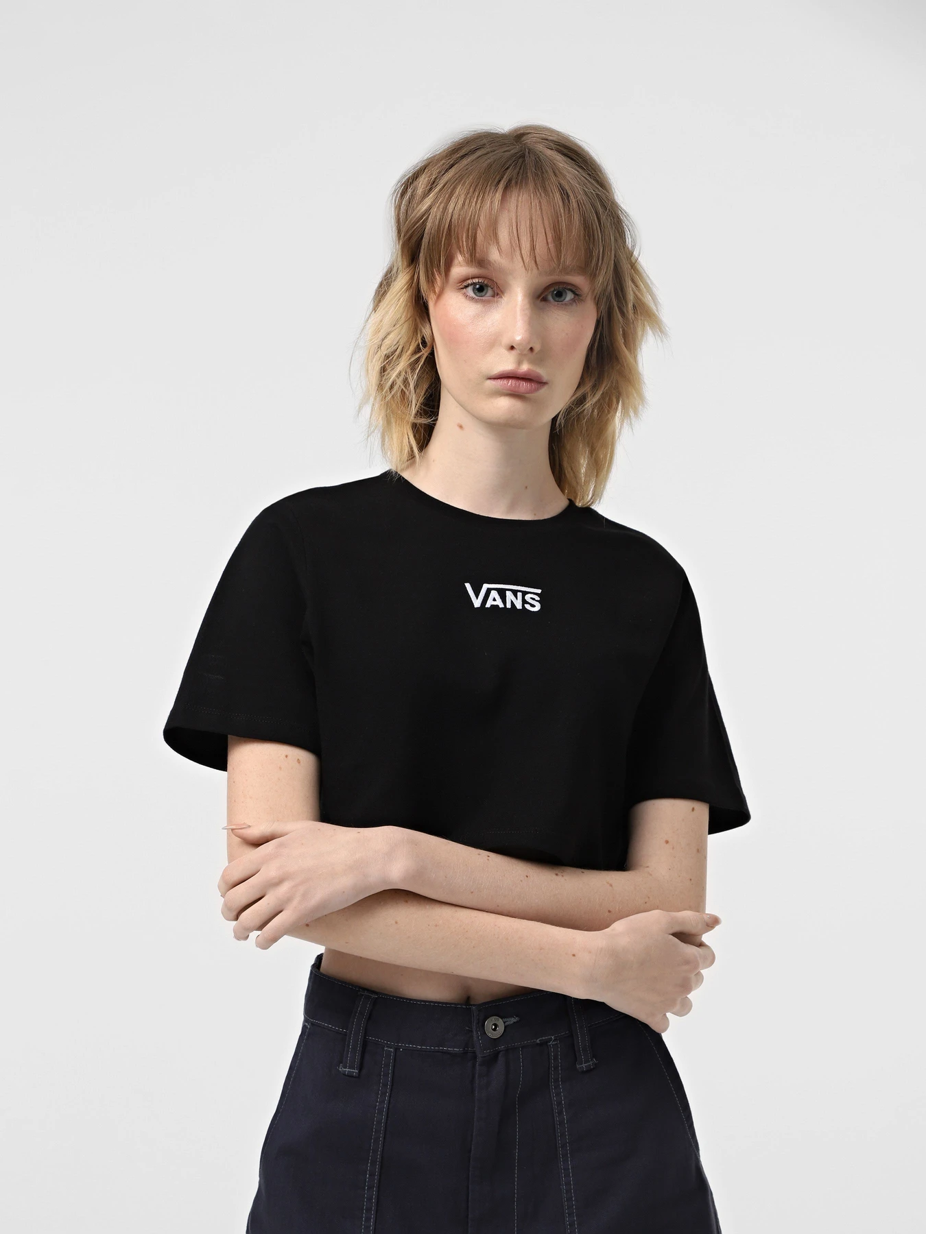 Футболки і поло Vans Flying V Crew Crop Ii модель VN000GFFBLK1 Футболки і поло Vans Flying V Crew Crop Ii модель VN000GFFBLK1 Фото
